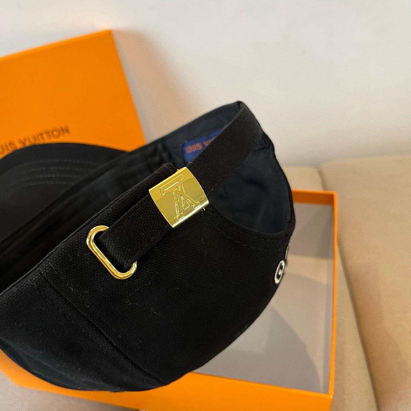 🧢路易威登棒球帽 LouisVuitton😍新款LV棒球帽，重工打造♥️高端大气，百搭款🤗男女通用！跑量