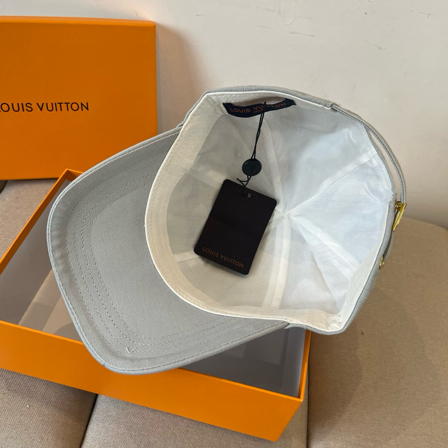 🧢路易威登棒球帽 LouisVuitton😍新款LV棒球帽，重工打造♥️高端大气，百搭款🤗男女通用！跑量