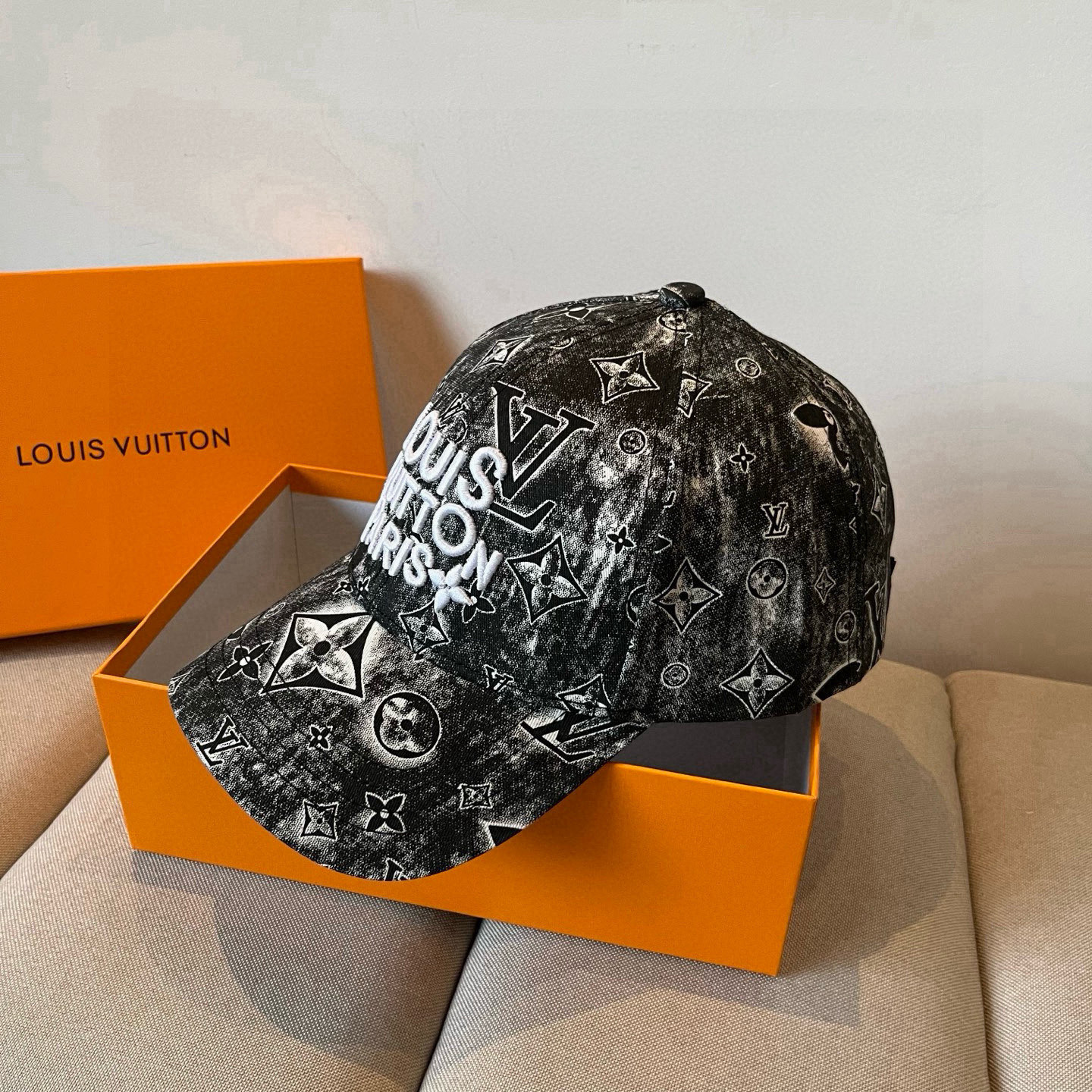 🧢路易威登棒球帽 LouisVuitton😍新款LV棒球帽，重工打造♥️高端大气，百搭款🤗男女通用！跑量