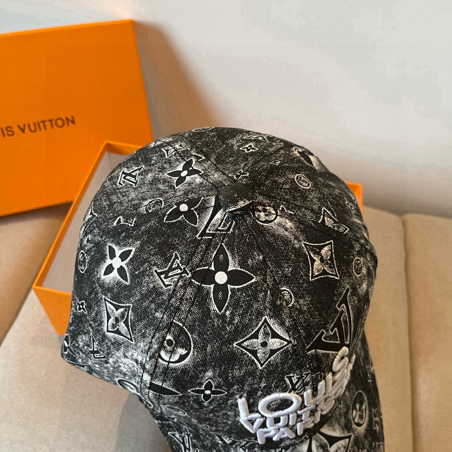 🧢路易威登棒球帽 LouisVuitton😍新款LV棒球帽，重工打造♥️高端大气，百搭款🤗男女通用！跑量