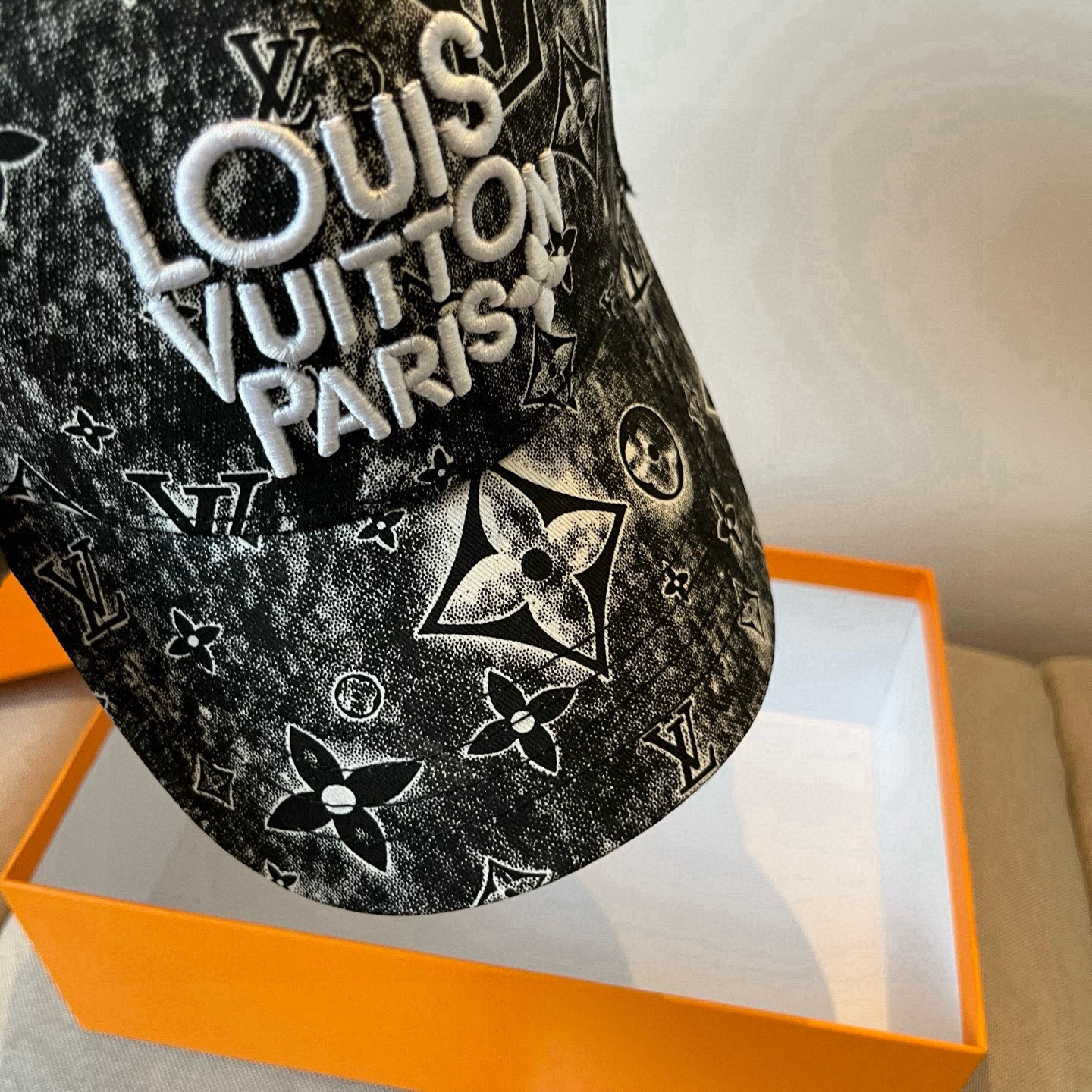 🧢路易威登棒球帽 LouisVuitton😍新款LV棒球帽，重工打造♥️高端大气，百搭款🤗男女通用！跑量