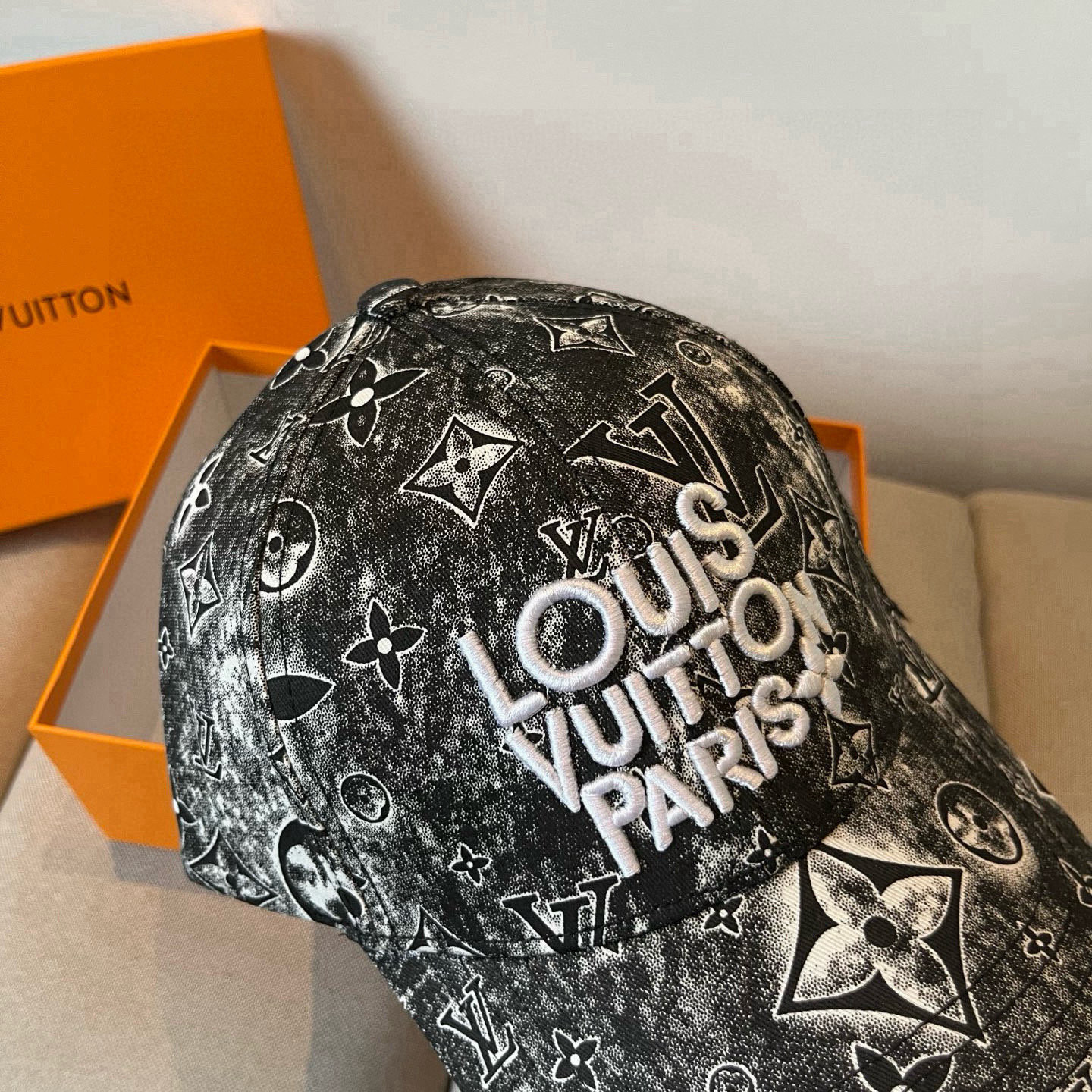 🧢路易威登棒球帽 LouisVuitton😍新款LV棒球帽，重工打造♥️高端大气，百搭款🤗男女通用！跑量