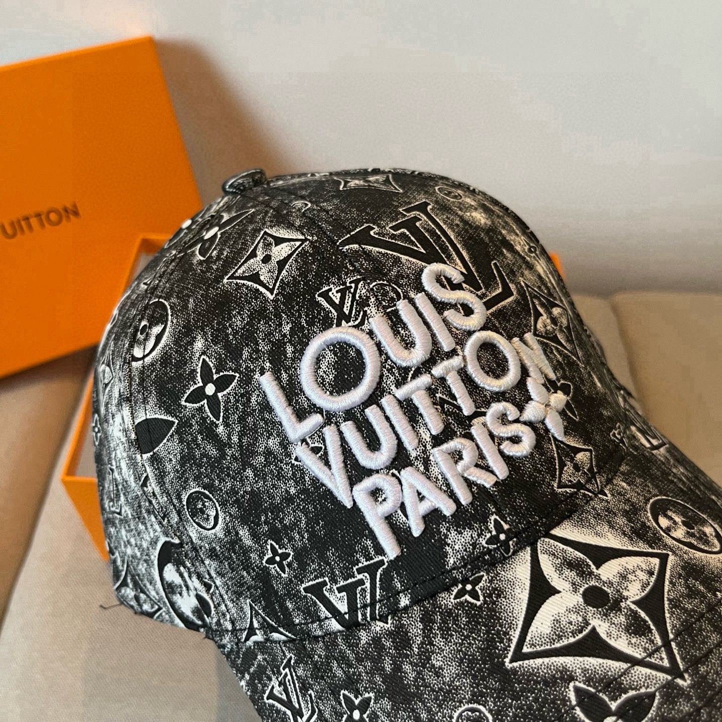 🧢路易威登棒球帽 LouisVuitton😍新款LV棒球帽，重工打造♥️高端大气，百搭款🤗男女通用！跑量