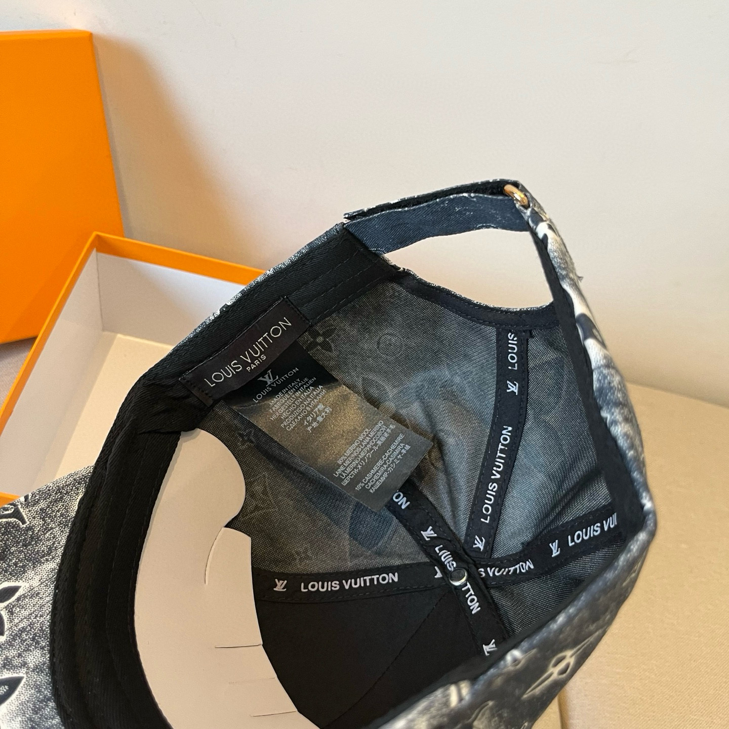 🧢路易威登棒球帽 LouisVuitton😍新款LV棒球帽，重工打造♥️高端大气，百搭款🤗男女通用！跑量