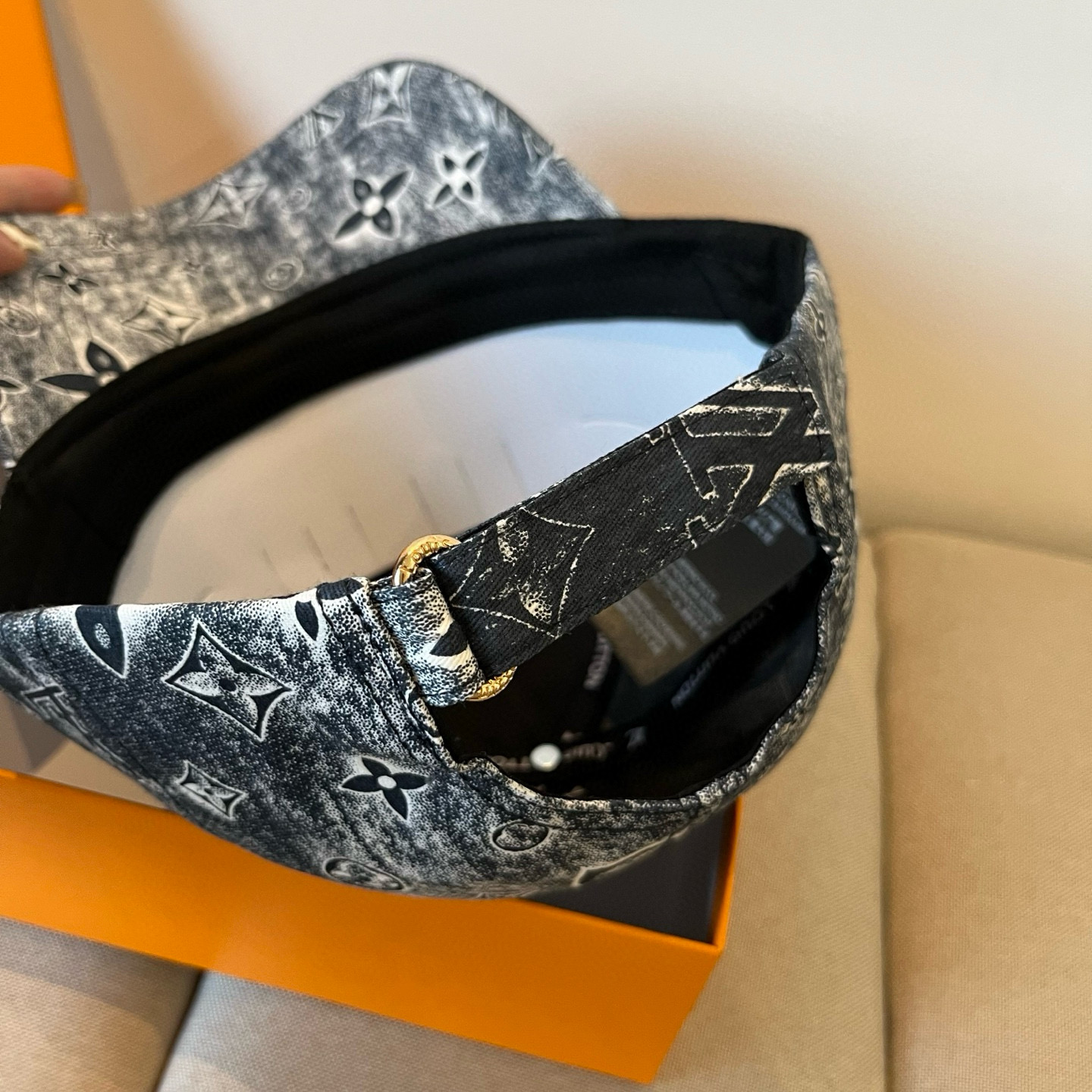 🧢路易威登棒球帽 LouisVuitton😍新款LV棒球帽，重工打造♥️高端大气，百搭款🤗男女通用！跑量