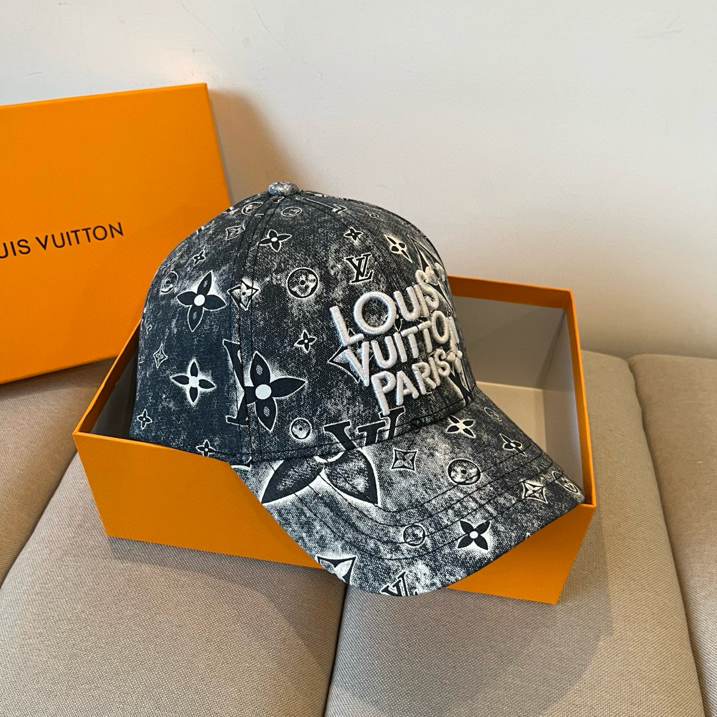 🧢路易威登棒球帽 LouisVuitton😍新款LV棒球帽，重工打造♥️高端大气，百搭款🤗男女通用！跑量