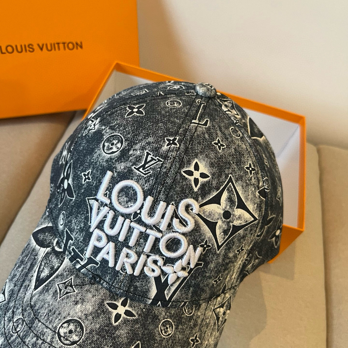 🧢路易威登棒球帽 LouisVuitton😍新款LV棒球帽，重工打造♥️高端大气，百搭款🤗男女通用！跑量