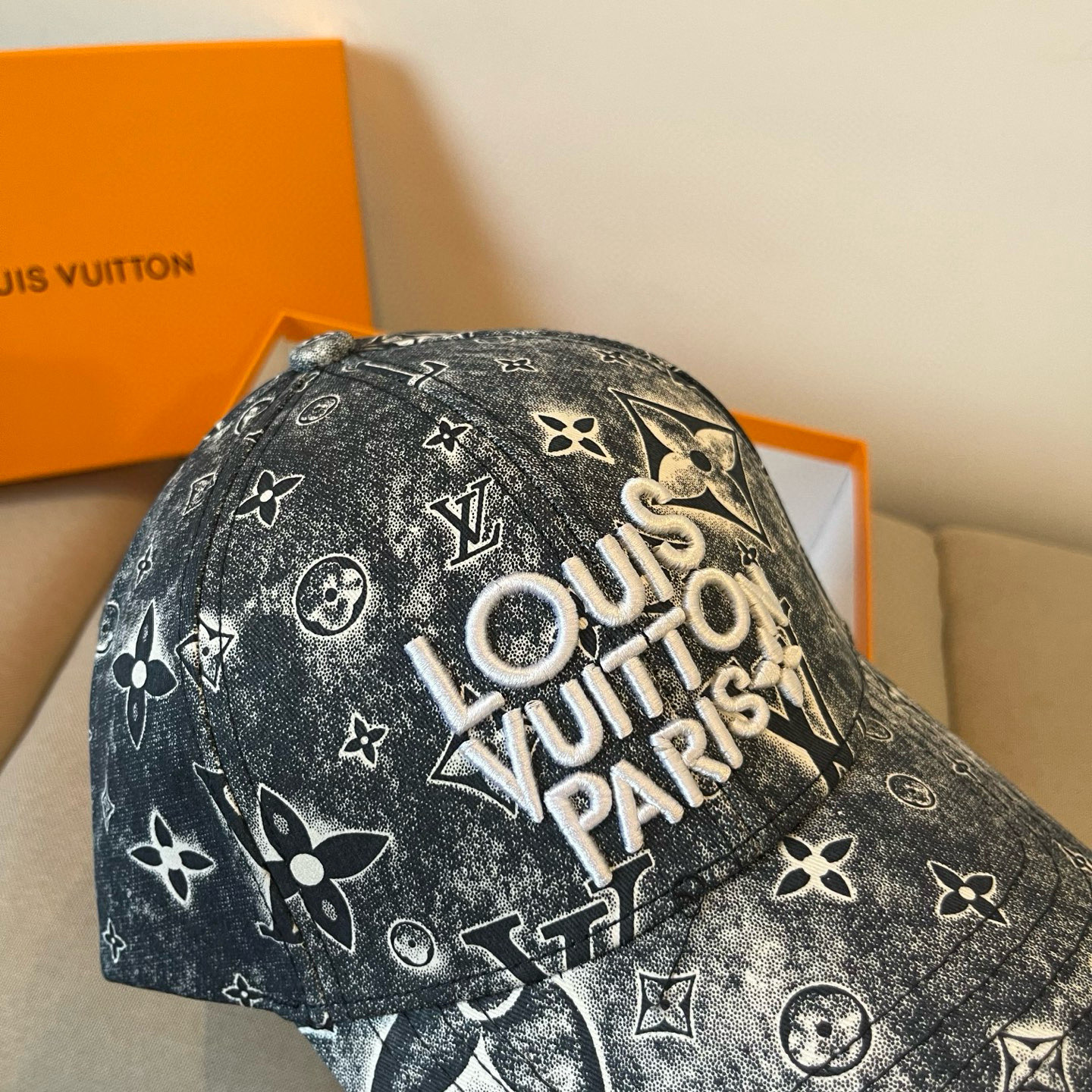 🧢路易威登棒球帽 LouisVuitton😍新款LV棒球帽，重工打造♥️高端大气，百搭款🤗男女通用！跑量