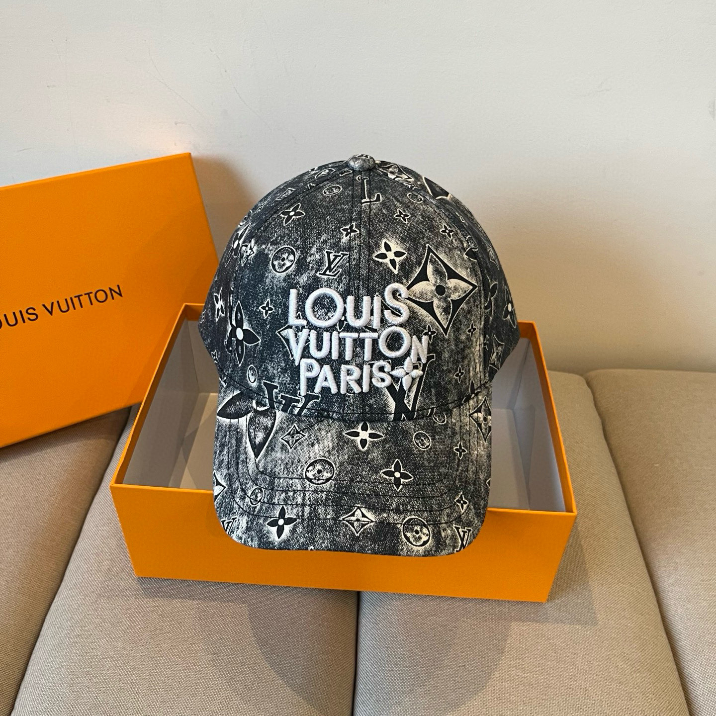 🧢路易威登棒球帽 LouisVuitton😍新款LV棒球帽，重工打造♥️高端大气，百搭款🤗男女通用！跑量