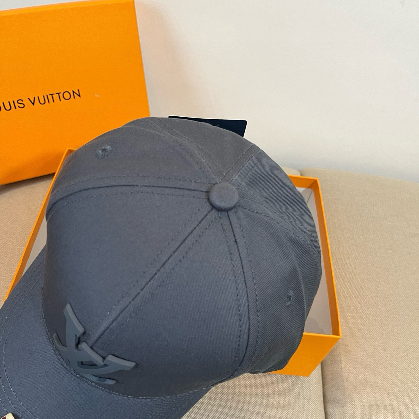 🧢路易威登棒球帽 LouisVuitton😍新款LV棒球帽，重工打造♥️高端大气，百搭款🤗男女通用！跑量