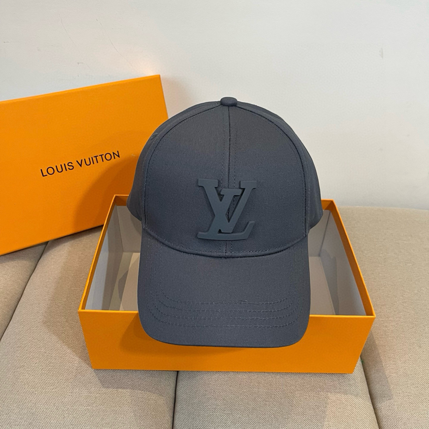 🧢路易威登棒球帽 LouisVuitton😍新款LV棒球帽，重工打造♥️高端大气，百搭款🤗男女通用！跑量