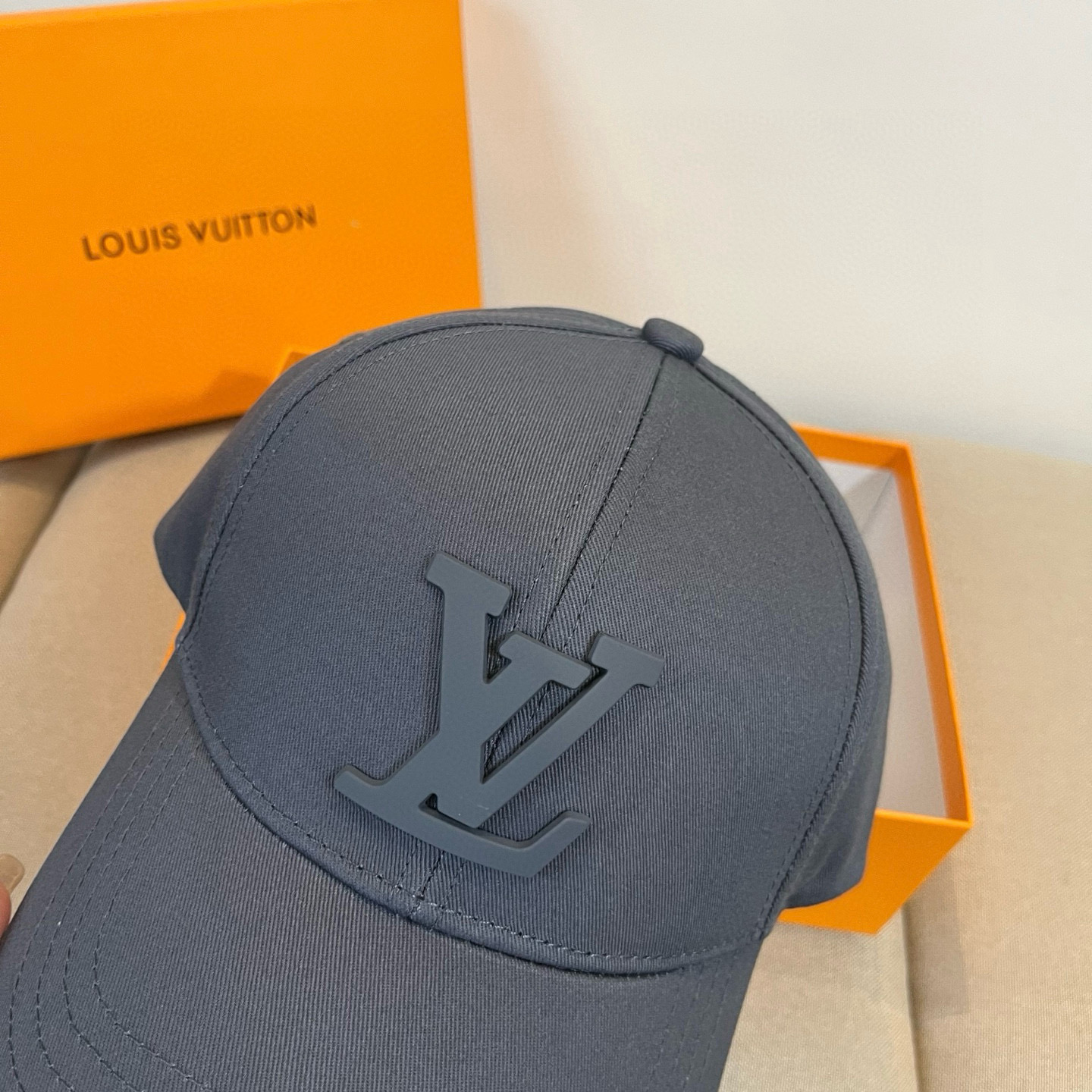 🧢路易威登棒球帽 LouisVuitton😍新款LV棒球帽，重工打造♥️高端大气，百搭款🤗男女通用！跑量