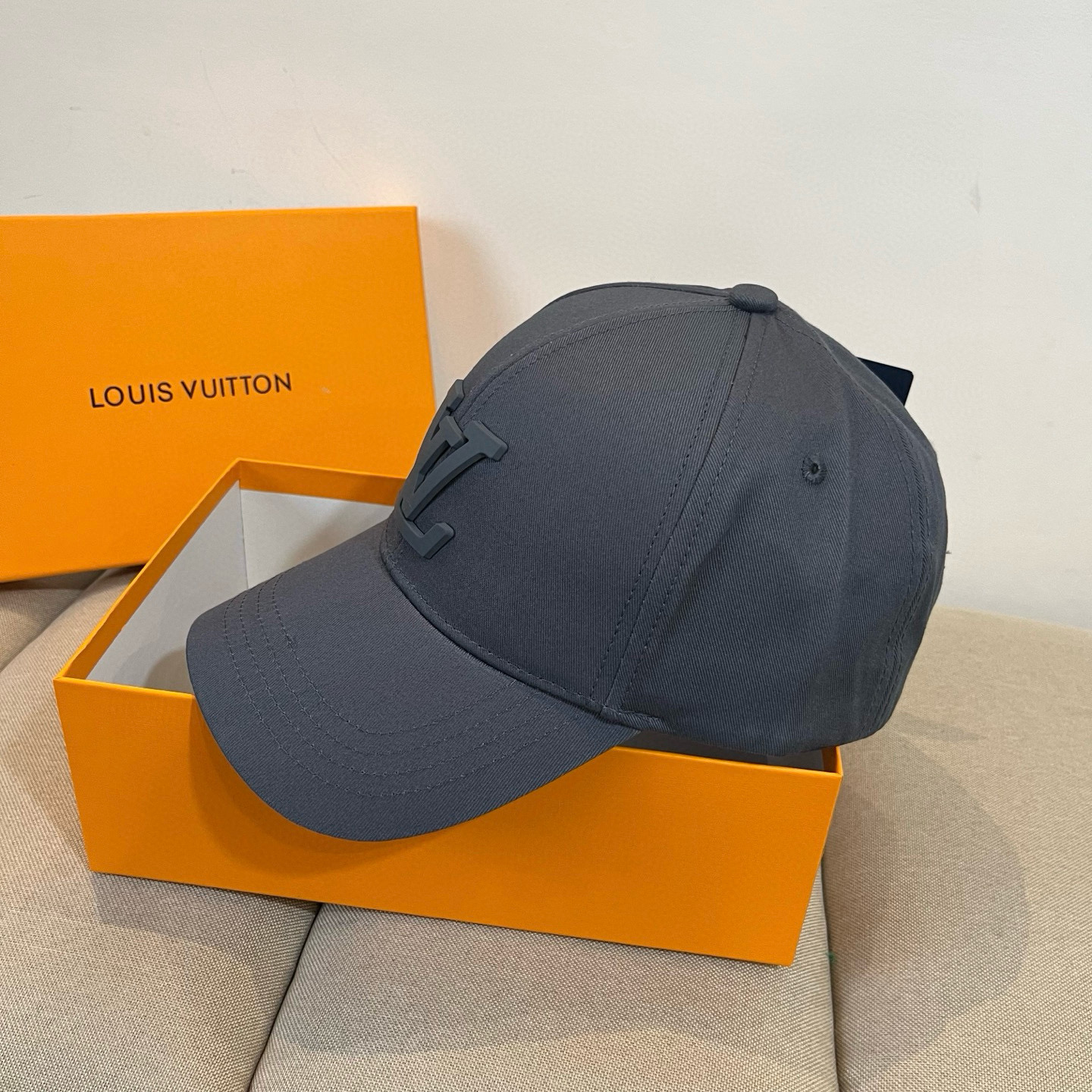 🧢路易威登棒球帽 LouisVuitton😍新款LV棒球帽，重工打造♥️高端大气，百搭款🤗男女通用！跑量