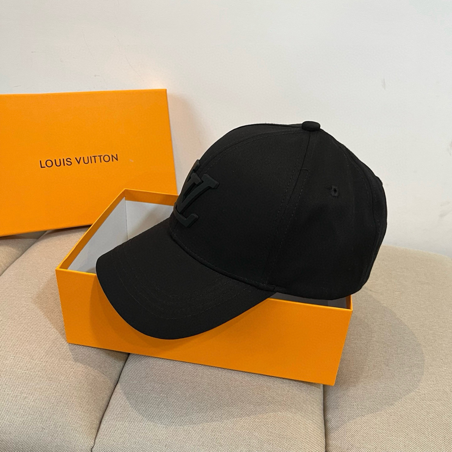 🧢路易威登棒球帽 LouisVuitton😍新款LV棒球帽，重工打造♥️高端大气，百搭款🤗男女通用！跑量