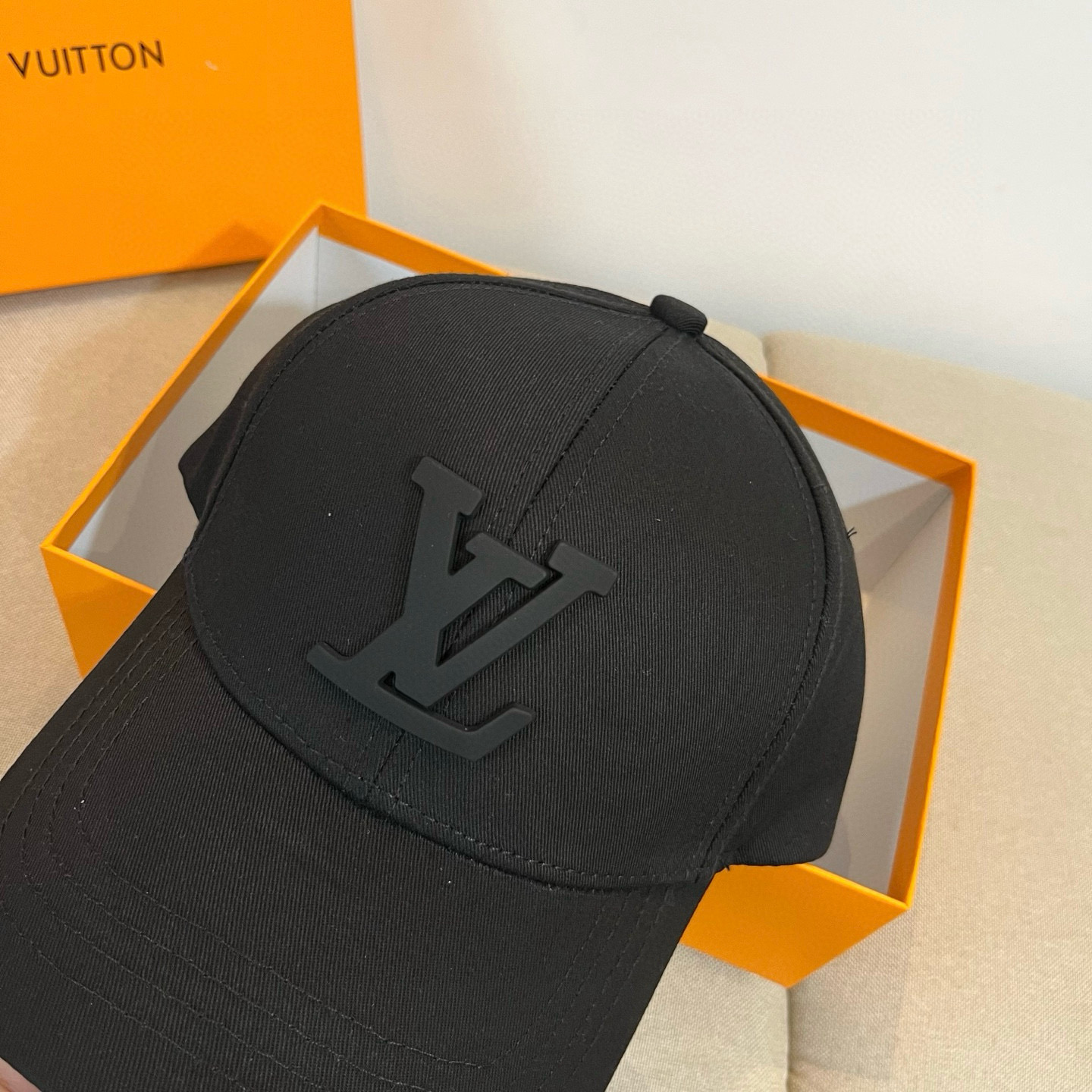 🧢路易威登棒球帽 LouisVuitton😍新款LV棒球帽，重工打造♥️高端大气，百搭款🤗男女通用！跑量