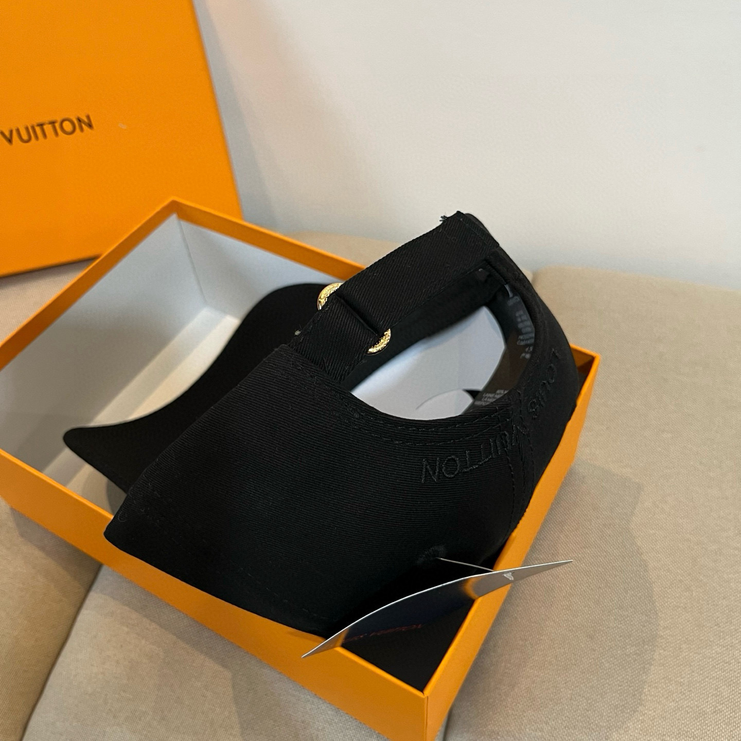 🧢路易威登棒球帽 LouisVuitton😍新款LV棒球帽，重工打造♥️高端大气，百搭款🤗男女通用！跑量