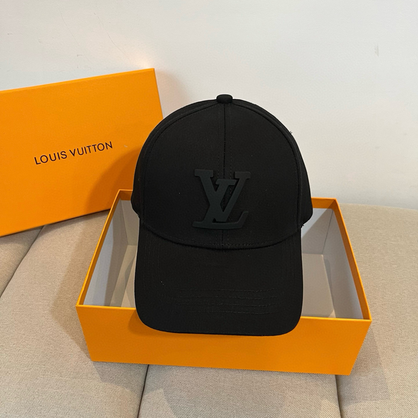 🧢路易威登棒球帽 LouisVuitton😍新款LV棒球帽，重工打造♥️高端大气，百搭款🤗男女通用！跑量