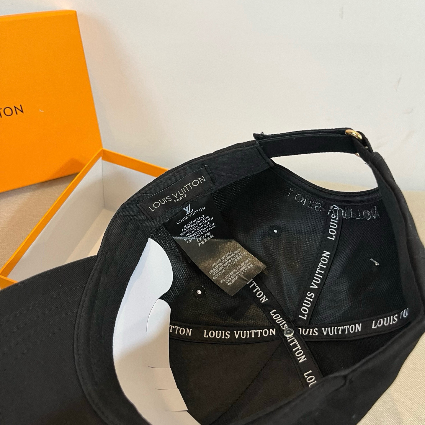 🧢路易威登棒球帽 LouisVuitton😍新款LV棒球帽，重工打造♥️高端大气，百搭款🤗男女通用！跑量