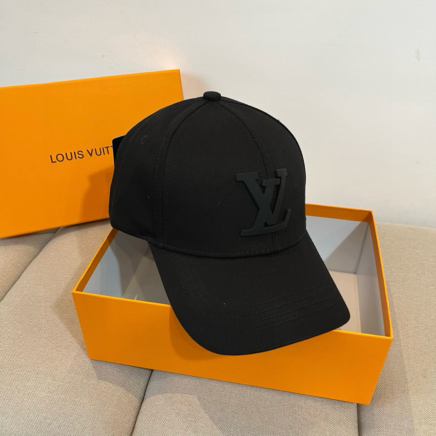 🧢路易威登棒球帽 LouisVuitton😍新款LV棒球帽，重工打造♥️高端大气，百搭款🤗男女通用！跑量