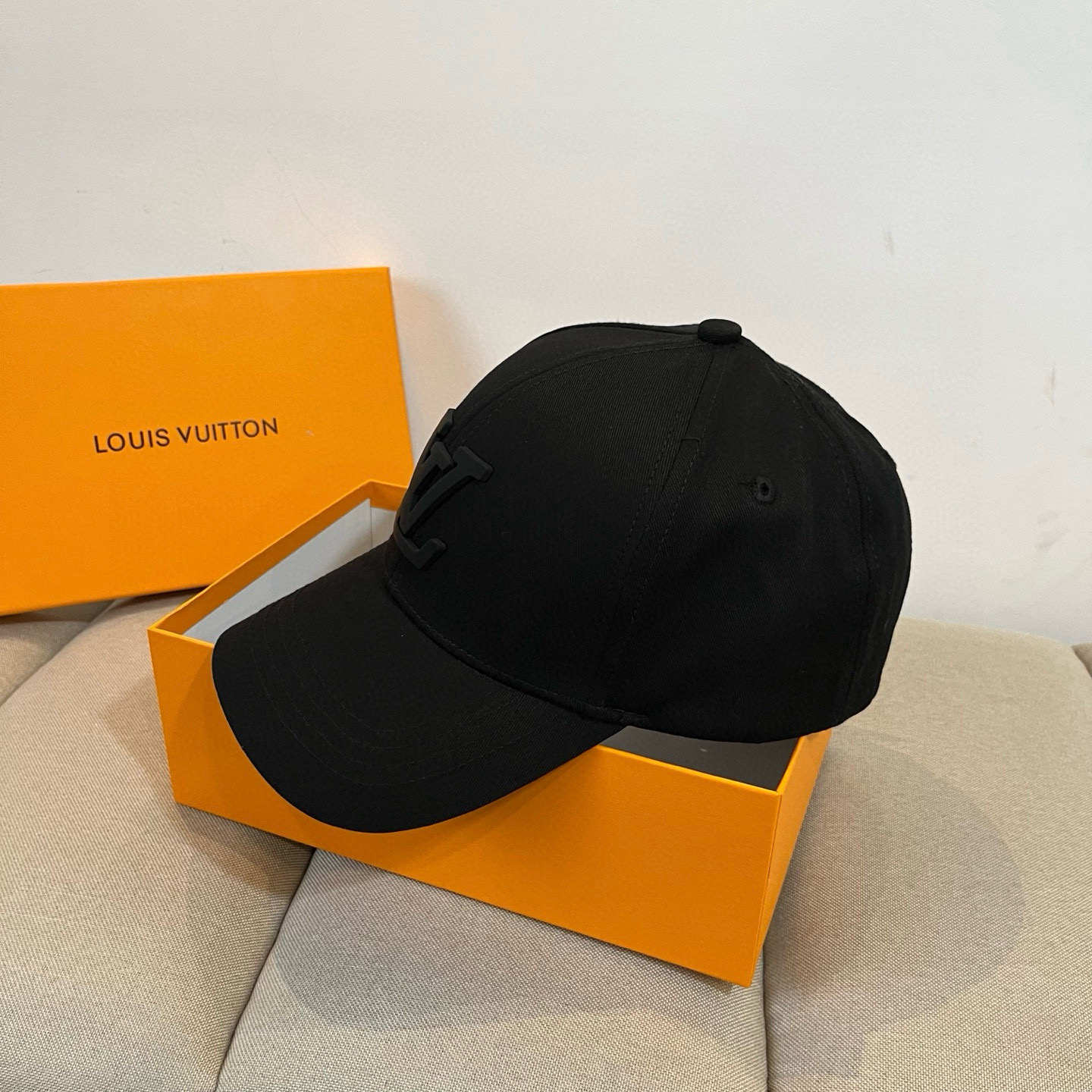 🧢路易威登棒球帽 LouisVuitton😍新款LV棒球帽，重工打造♥️高端大气，百搭款🤗男女通用！跑量