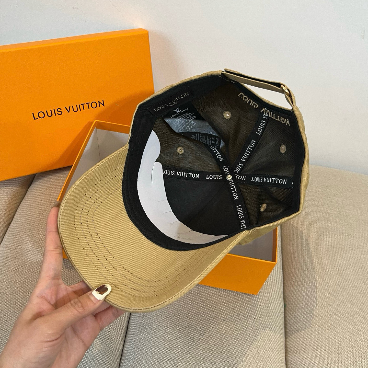🧢路易威登棒球帽 LouisVuitton😍新款LV棒球帽，重工打造♥️高端大气，百搭款🤗男女通用！跑量