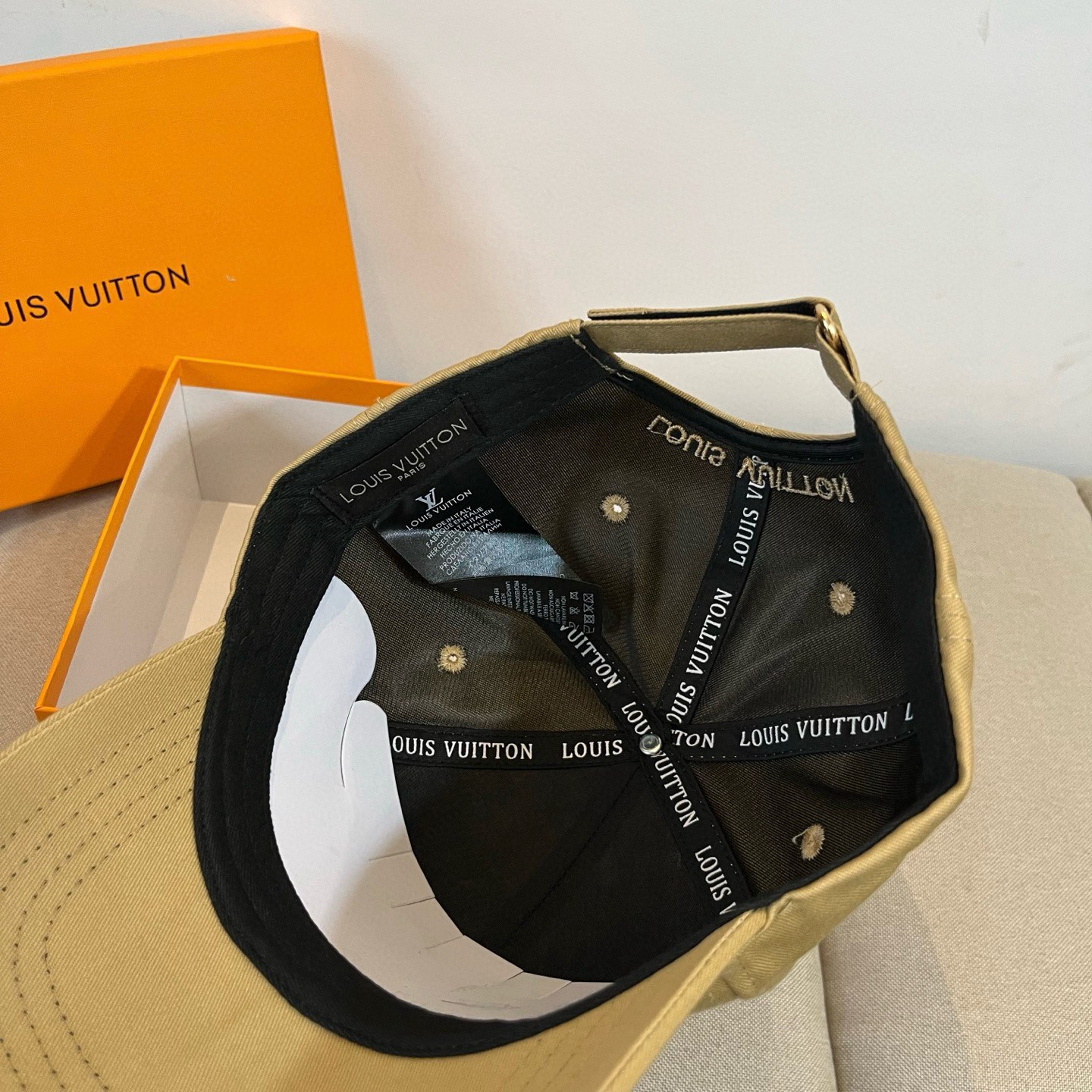 🧢路易威登棒球帽 LouisVuitton😍新款LV棒球帽，重工打造♥️高端大气，百搭款🤗男女通用！跑量