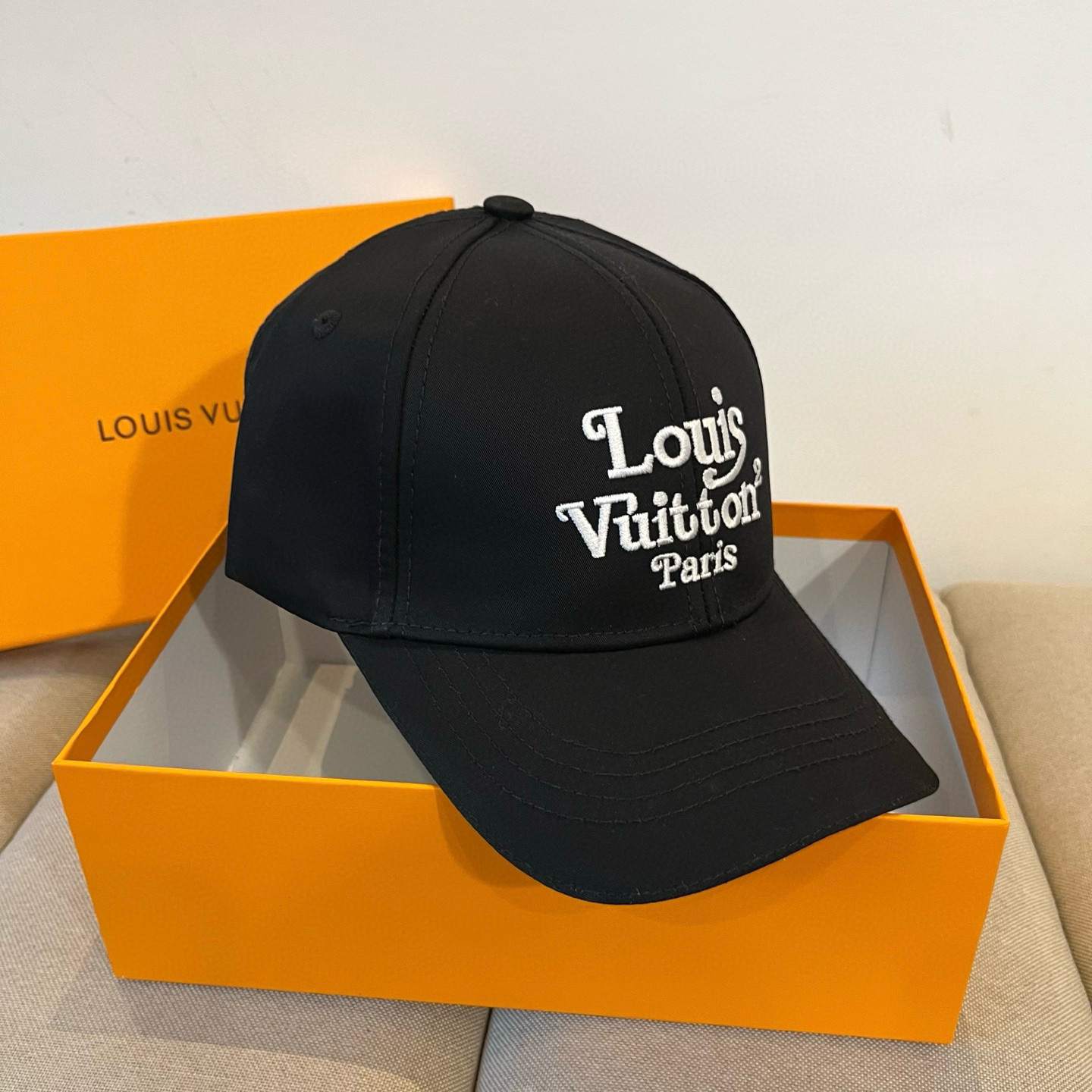 🧢路易威登棒球帽 LouisVuitton😍新款LV棒球帽，重工打造♥️高端大气，百搭款🤗男女通用！跑量