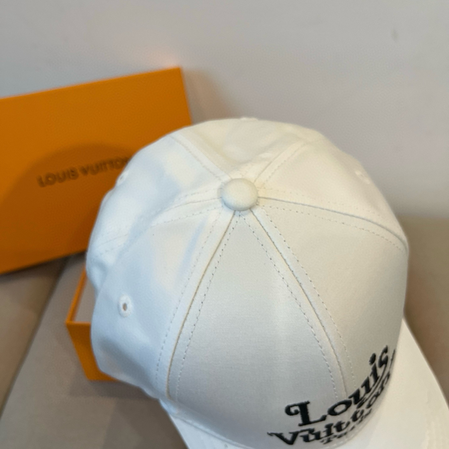 🧢路易威登棒球帽 LouisVuitton😍新款LV棒球帽，重工打造♥️高端大气，百搭款🤗男女通用！跑量
