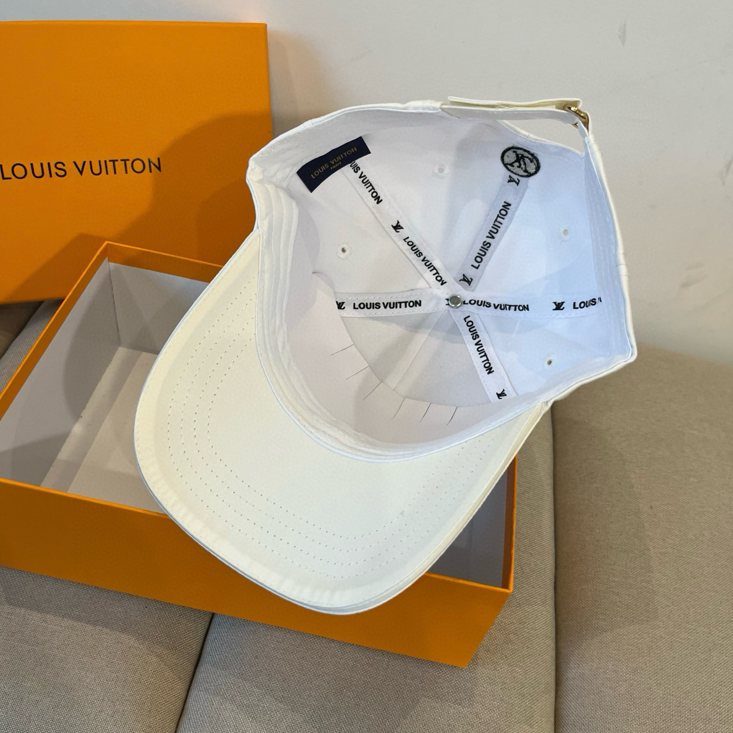 🧢路易威登棒球帽 LouisVuitton😍新款LV棒球帽，重工打造♥️高端大气，百搭款🤗男女通用！跑量
