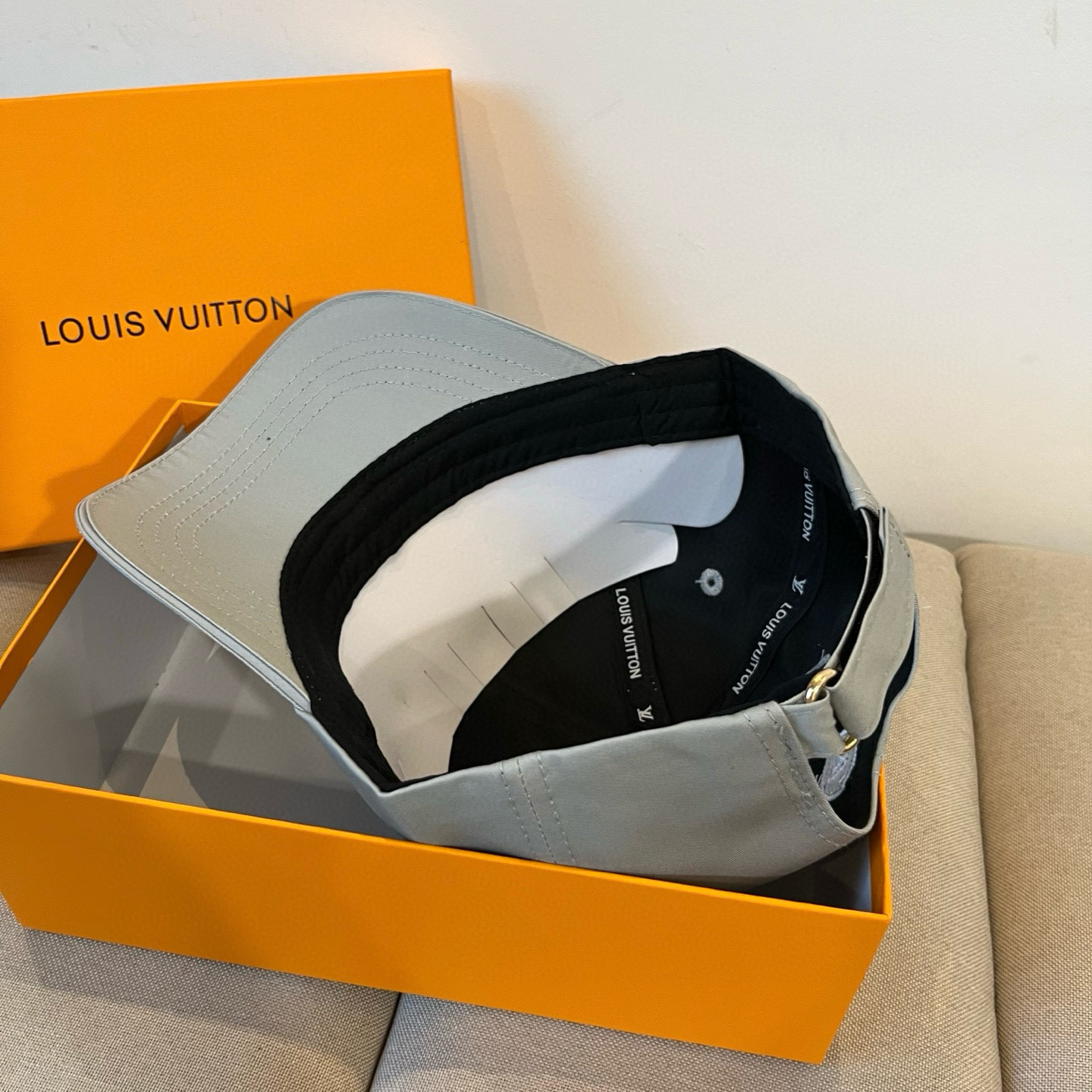 🧢路易威登棒球帽 LouisVuitton😍新款LV棒球帽，重工打造♥️高端大气，百搭款🤗男女通用！跑量