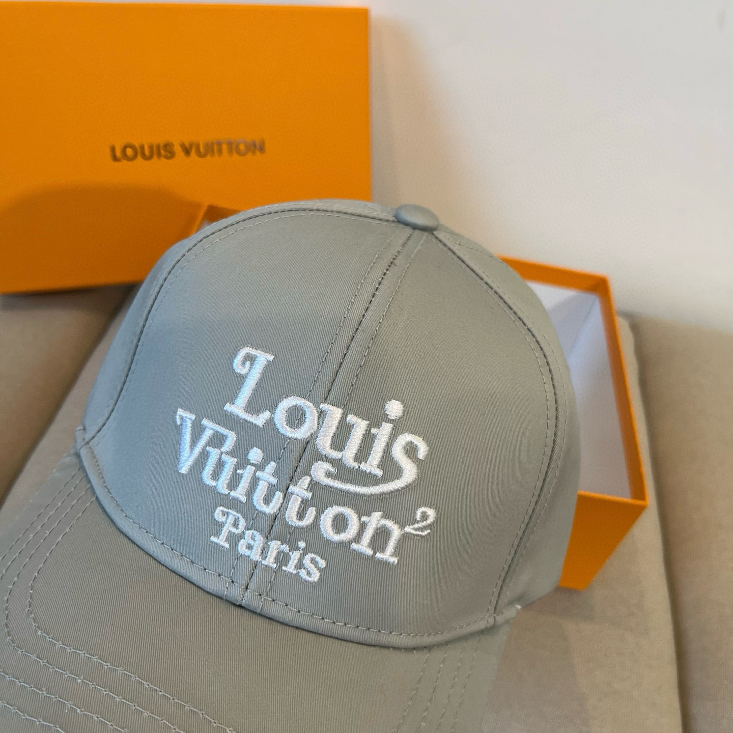 🧢路易威登棒球帽 LouisVuitton😍新款LV棒球帽，重工打造♥️高端大气，百搭款🤗男女通用！跑量