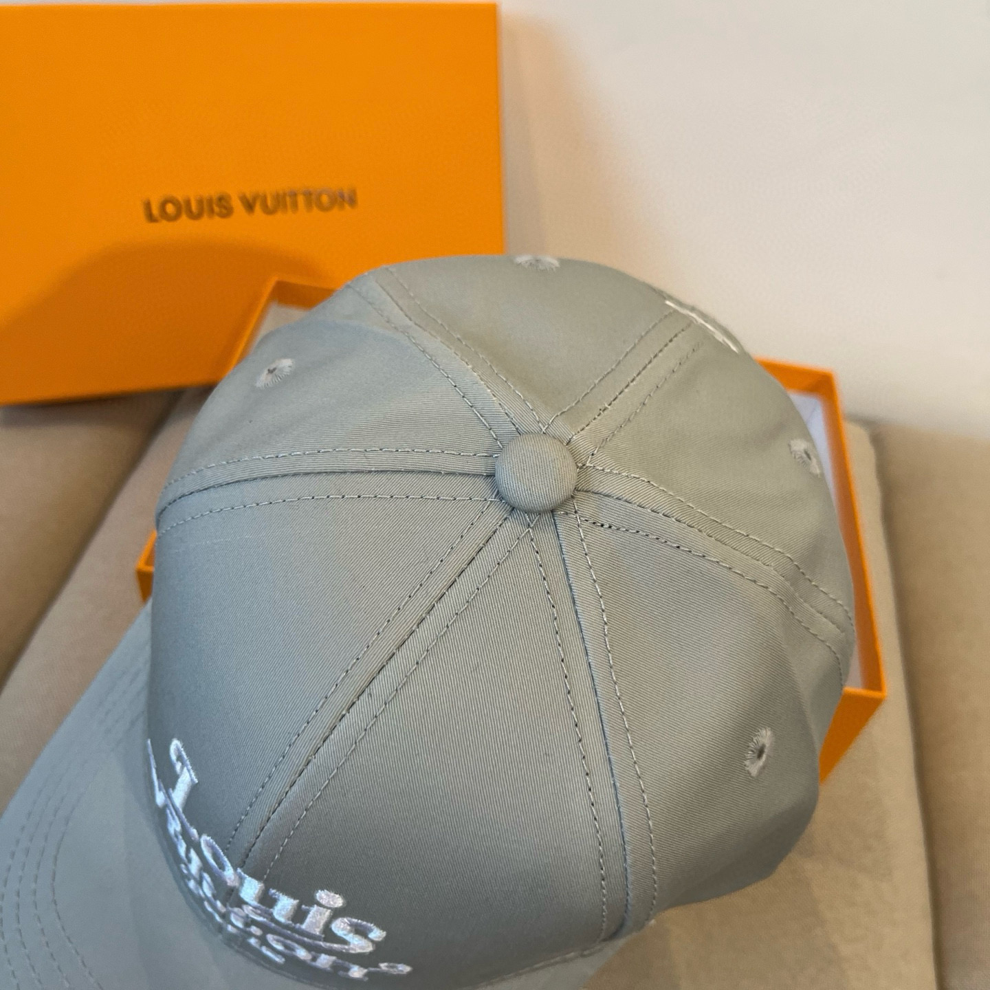 🧢路易威登棒球帽 LouisVuitton😍新款LV棒球帽，重工打造♥️高端大气，百搭款🤗男女通用！跑量