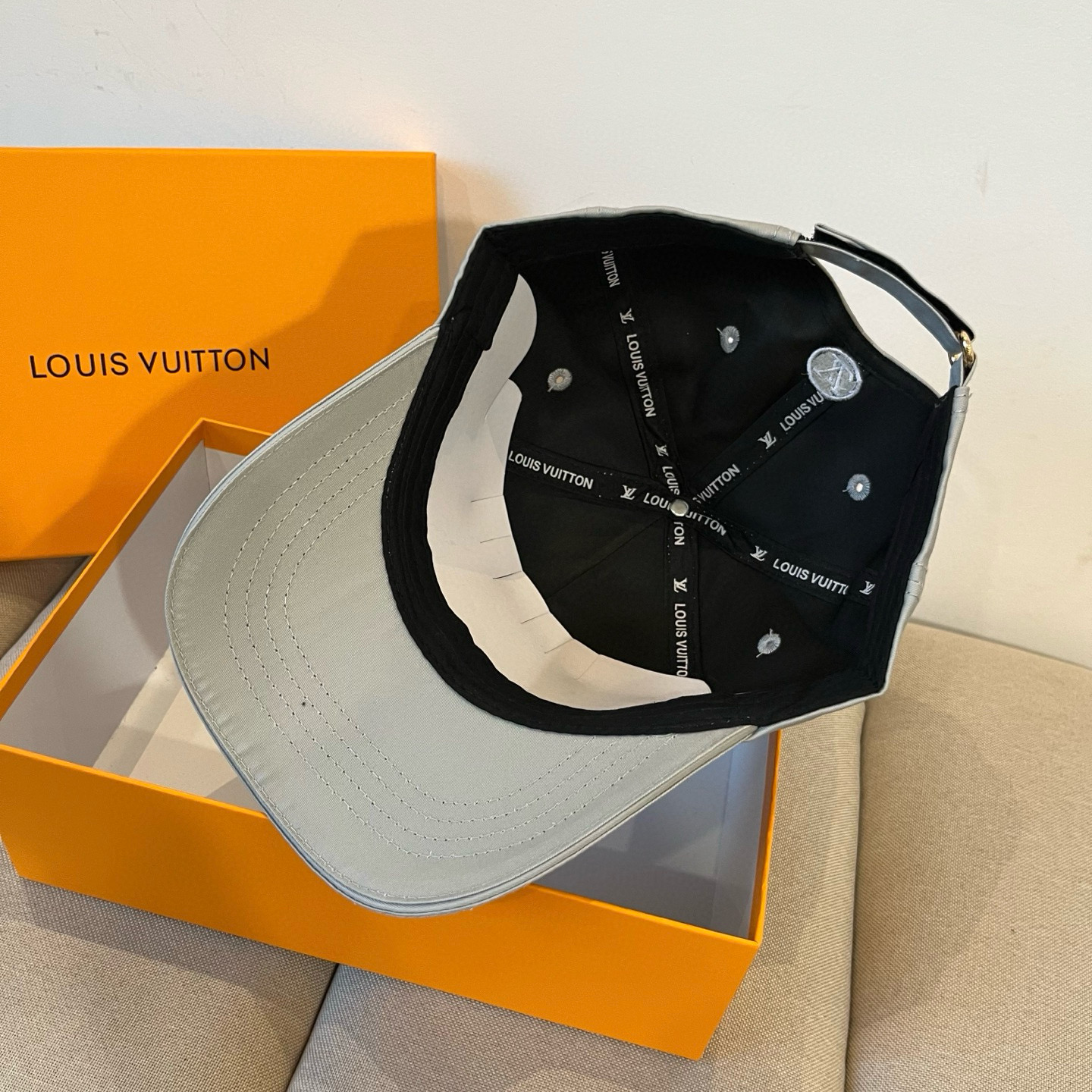 🧢路易威登棒球帽 LouisVuitton😍新款LV棒球帽，重工打造♥️高端大气，百搭款🤗男女通用！跑量