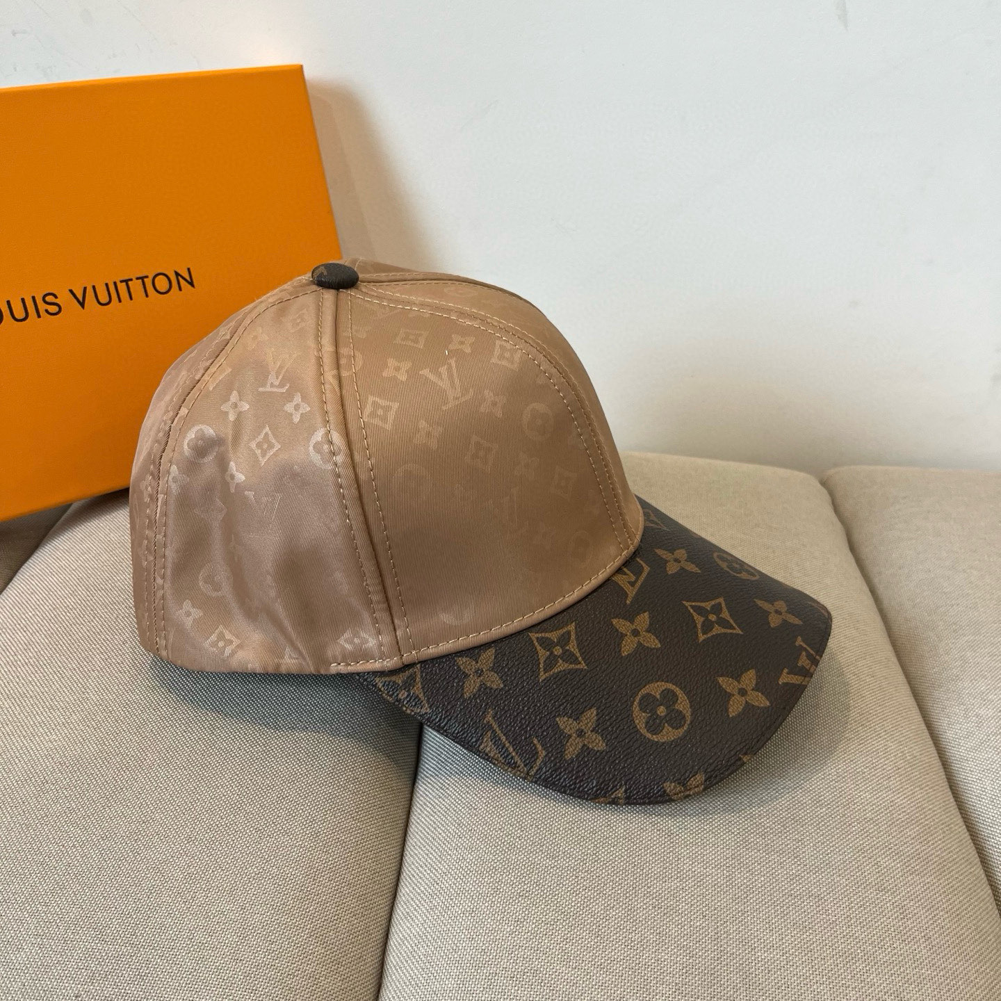 🧢路易威登棒球帽 LouisVuitton😍新款LV棒球帽，重工打造♥️高端大气，百搭款🤗男女通用！跑量
