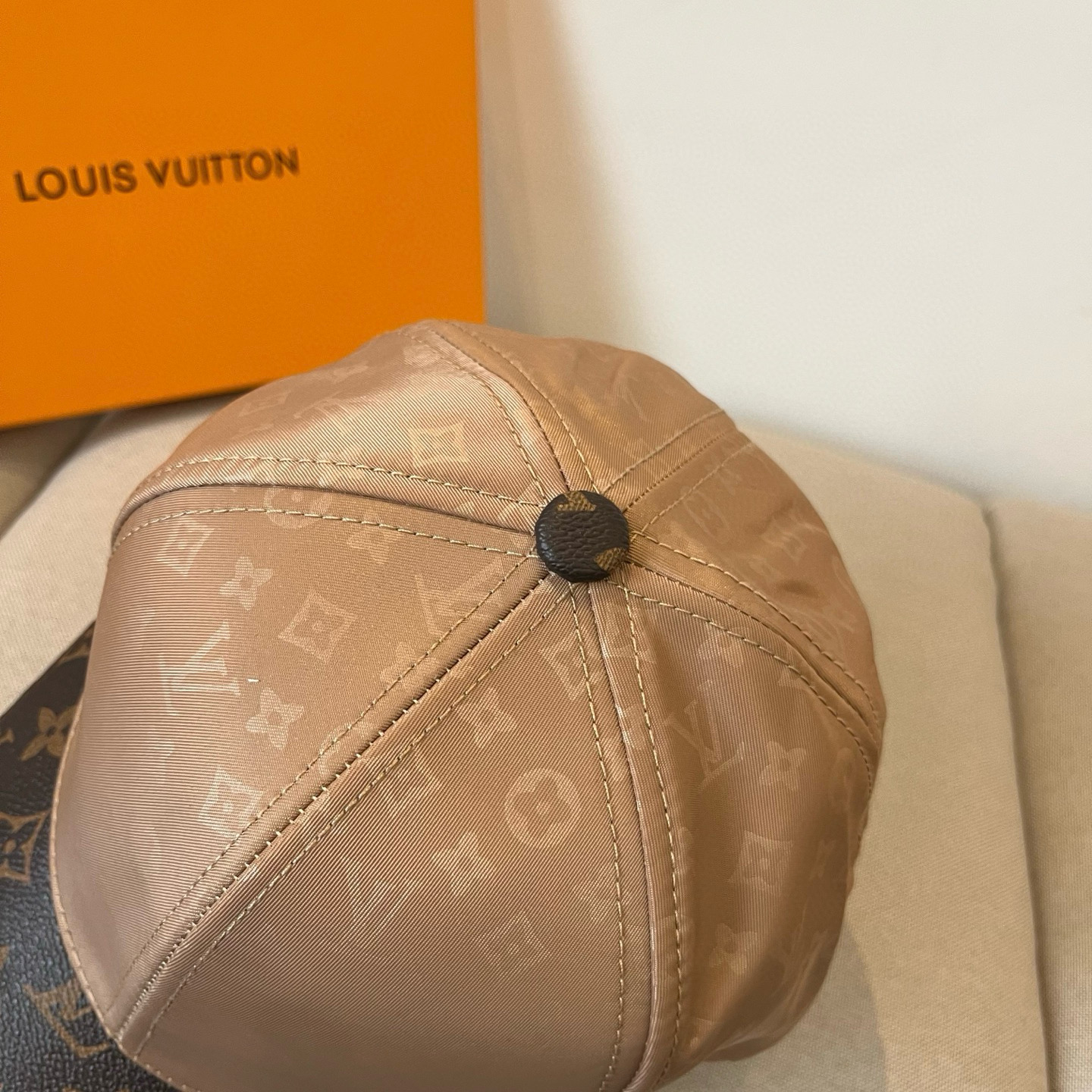 🧢路易威登棒球帽 LouisVuitton😍新款LV棒球帽，重工打造♥️高端大气，百搭款🤗男女通用！跑量