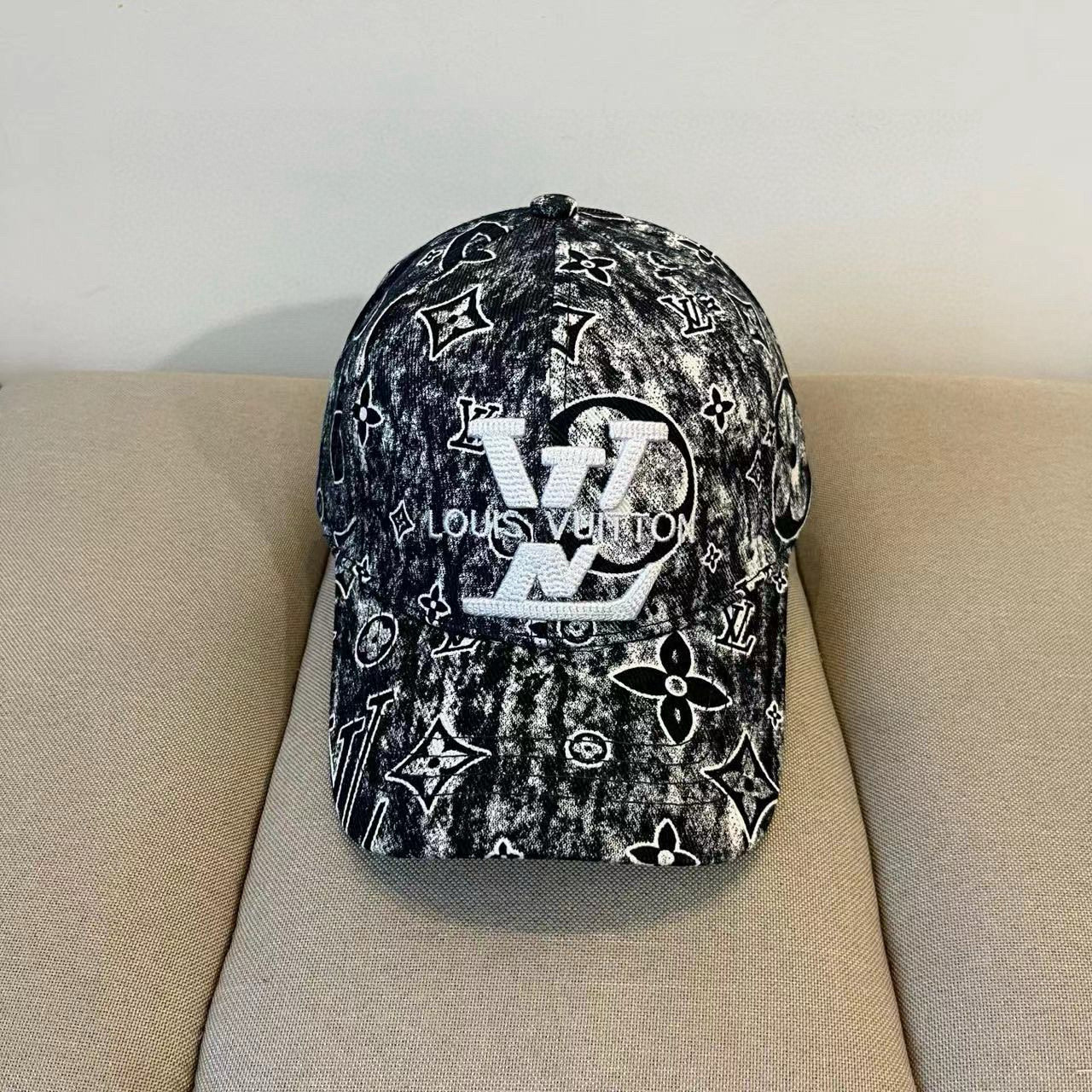 🧢路易威登棒球帽 LouisVuitton😍新款LV棒球帽，重工打造♥️高端大气，百搭款🤗男女通用！跑量