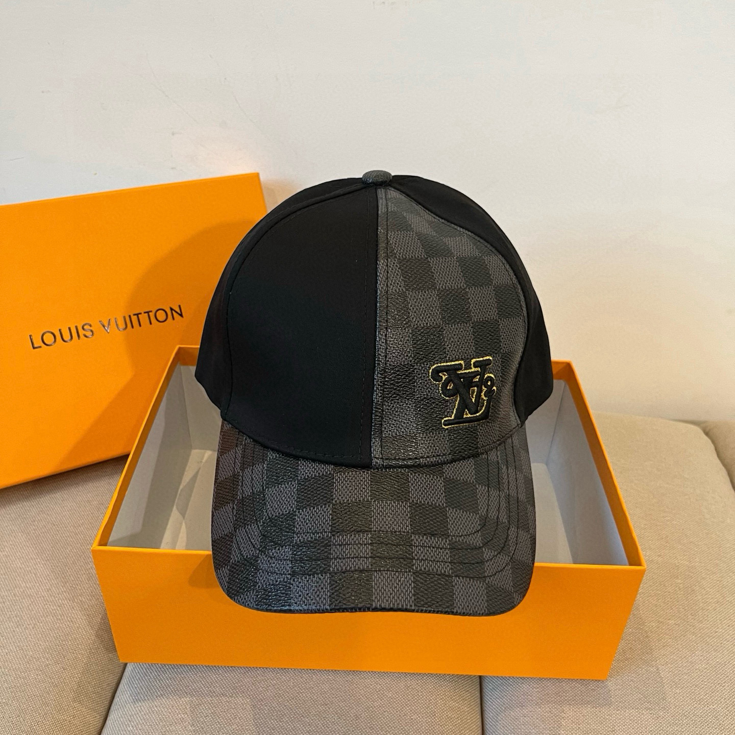 🧢路易威登棒球帽 LouisVuitton😍新款LV棒球帽，重工打造♥️高端大气，百搭款🤗男女通用！跑量