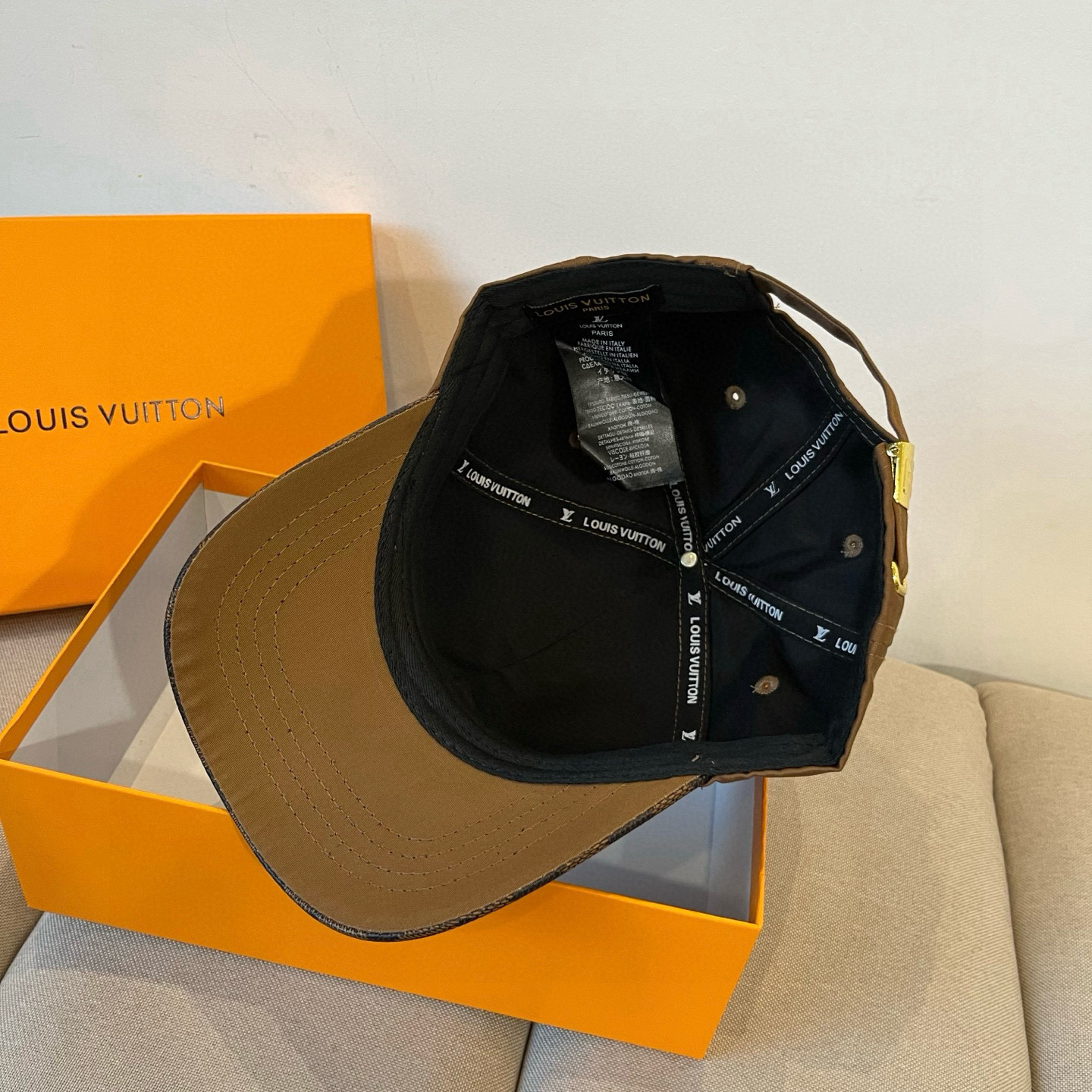 🧢路易威登棒球帽 LouisVuitton😍新款LV棒球帽，重工打造♥️高端大气，百搭款🤗男女通用！跑量