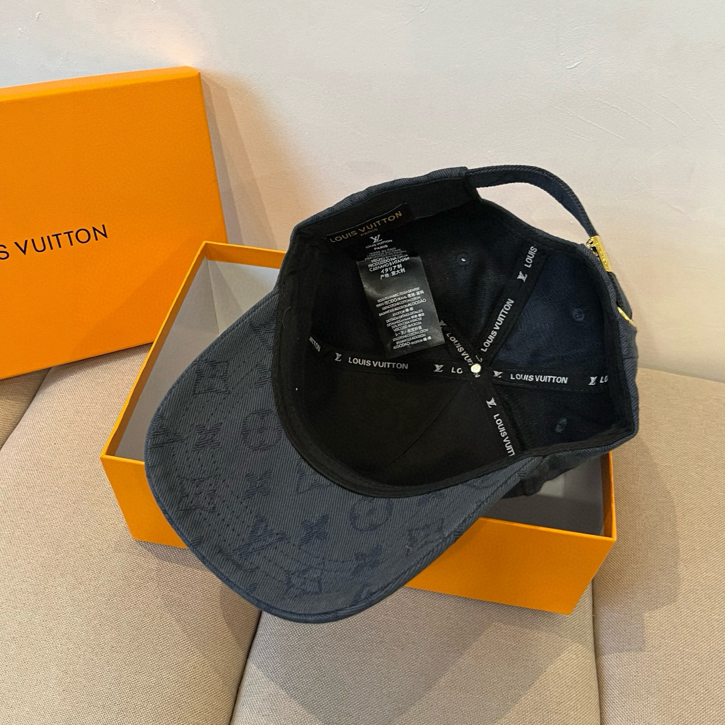 🧢路易威登棒球帽 LouisVuitton😍新款LV棒球帽，重工打造♥️高端大气，百搭款🤗男女通用！跑量