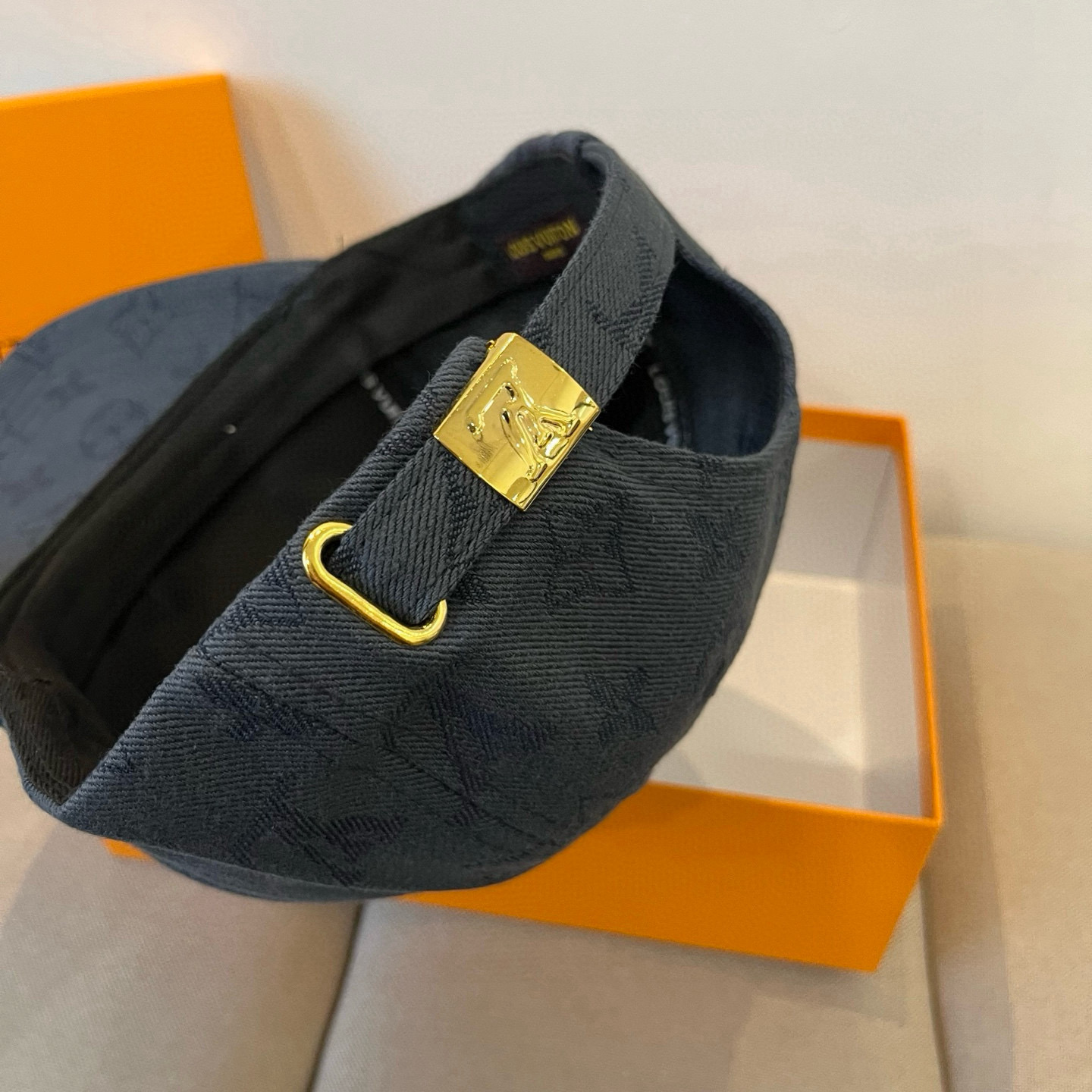 🧢路易威登棒球帽 LouisVuitton😍新款LV棒球帽，重工打造♥️高端大气，百搭款🤗男女通用！跑量