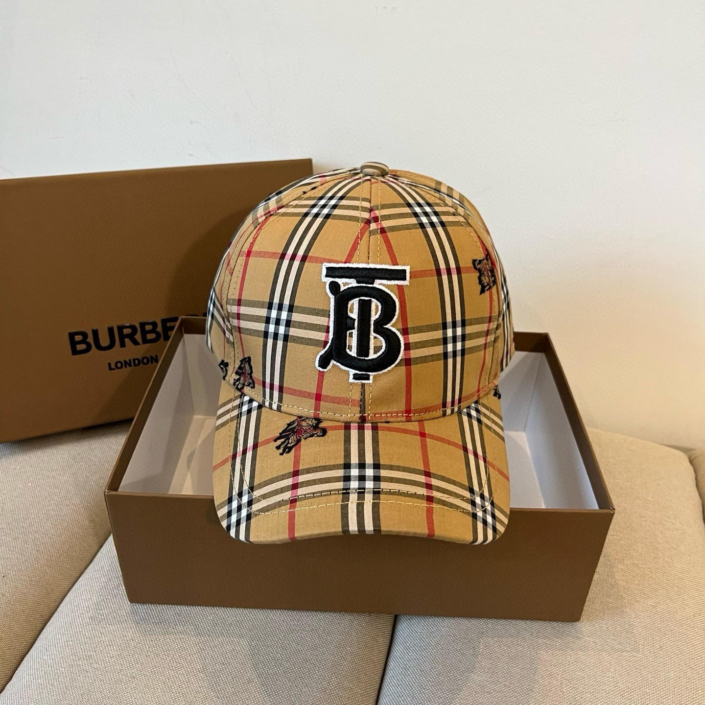 NO:347118,BURBERRY BURBERRY New Baseball Cap in Early Spring, simple and fashionable style, the same style as men and women!  High-quality products, premium quality!  Hat straw hat fisherman hat baseball hat, hat, burberry, burberry, espadrilles, hatsBURBERRY巴宝利早春新款棒球帽,简约尚时风,男女同款！高质品,尊享品质感！帽子草帽渔夫帽棒球帽,帽子,burberry,burberry,espadrilles,hats,hat
