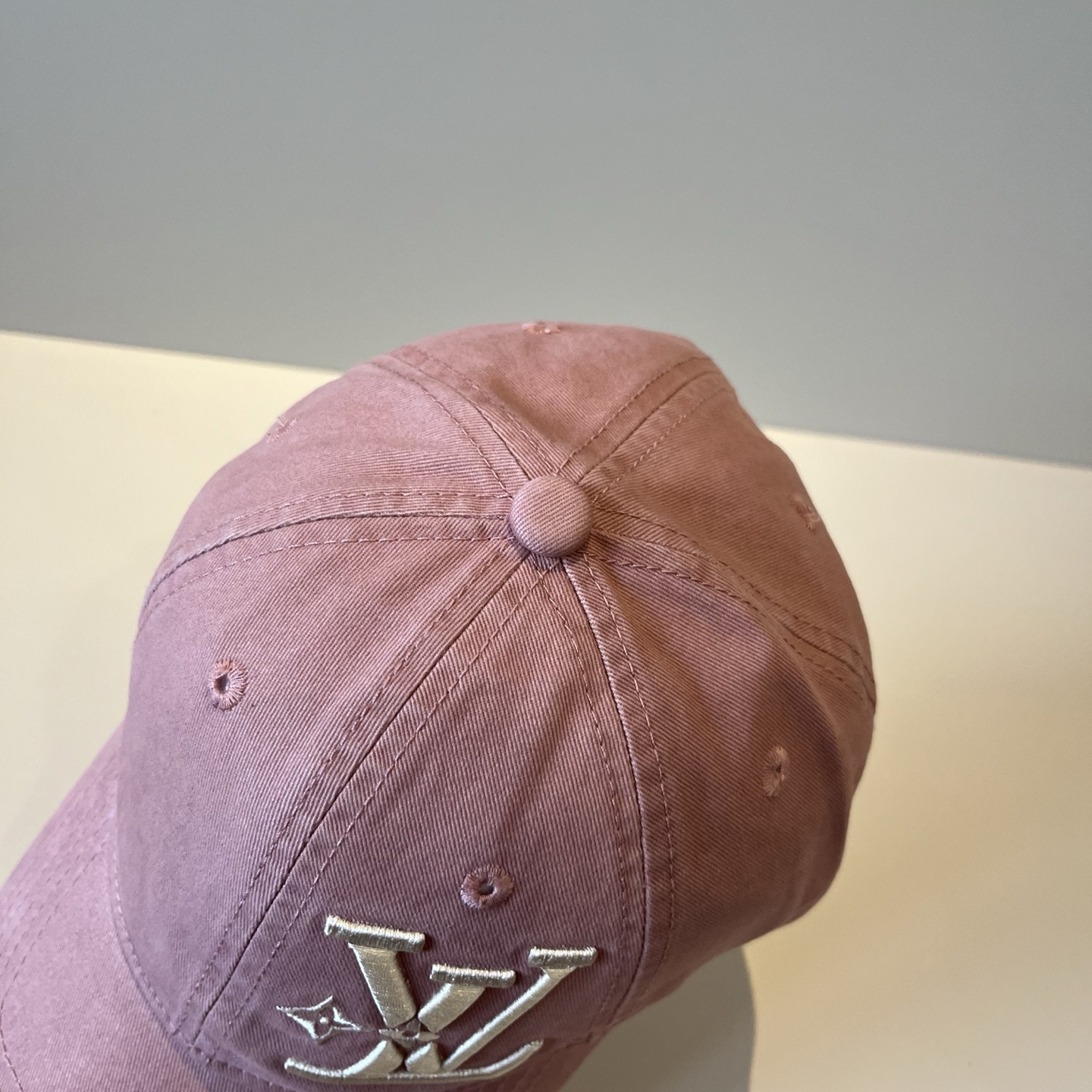 🧢路易威登棒球帽 LouisVuitton😍新款LV棒球帽，重工打造♥️高端大气，百搭款🤗男女通用！跑量