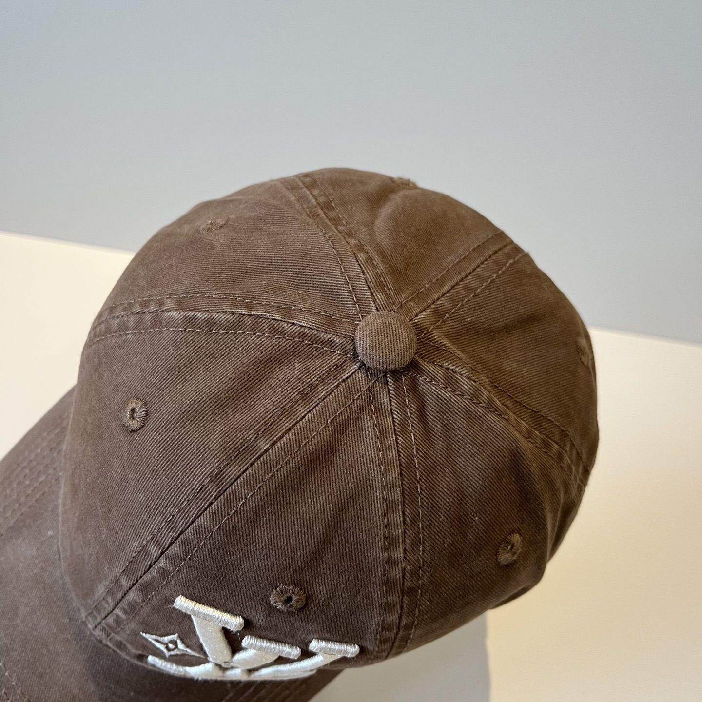 🧢路易威登棒球帽 LouisVuitton😍新款LV棒球帽，重工打造♥️高端大气，百搭款🤗男女通用！跑量