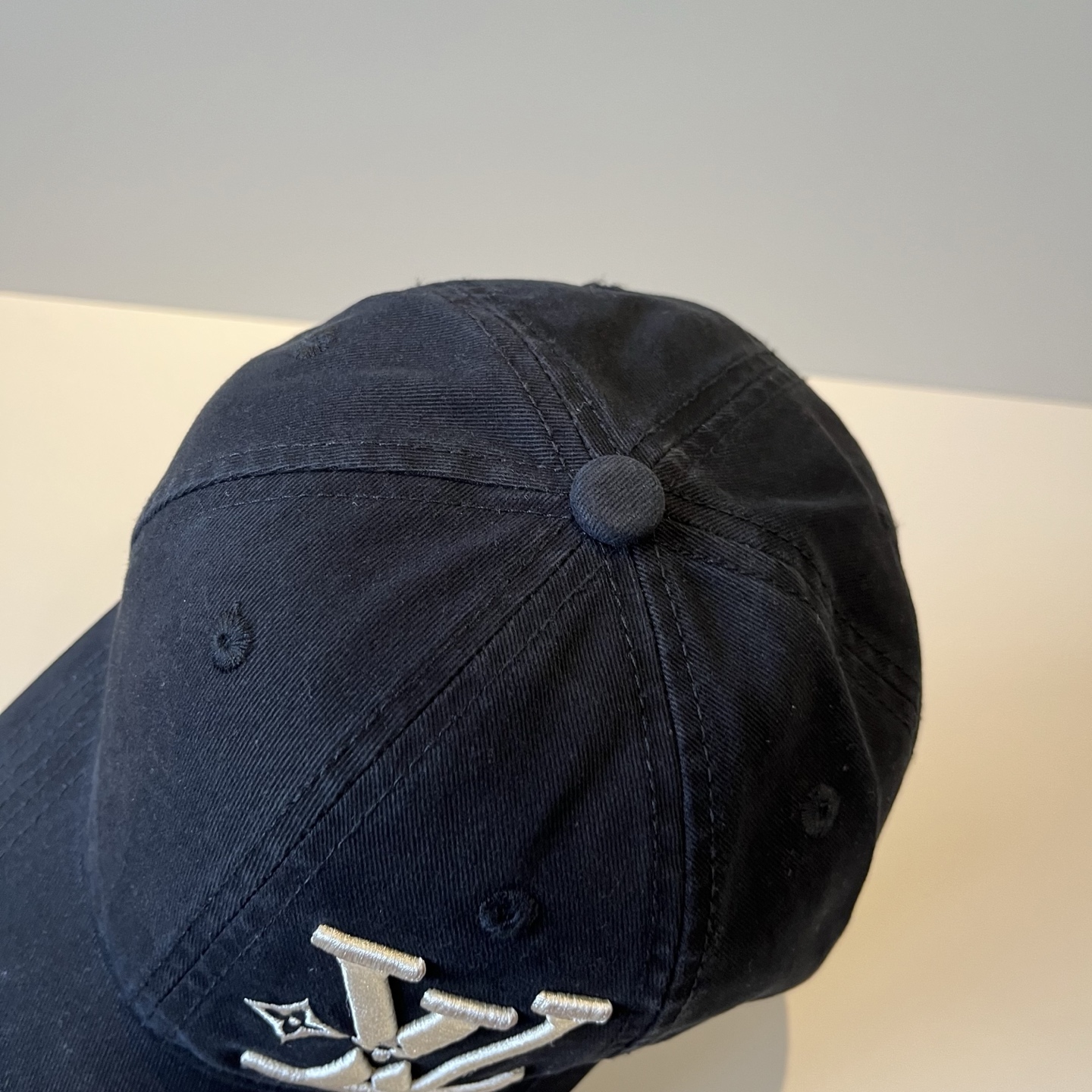 🧢路易威登棒球帽 LouisVuitton😍新款LV棒球帽，重工打造♥️高端大气，百搭款🤗男女通用！跑量