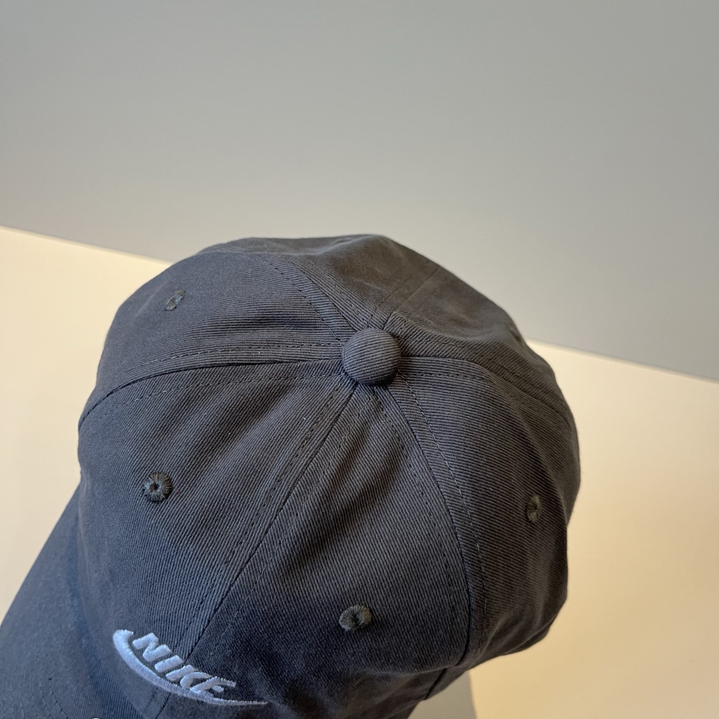 
潮牌🧢官网新品，棒球帽，原单品质火爆来袭 。🎩 工艺非常精美 高档大气上档次！低调奢华，方便携带！跑量