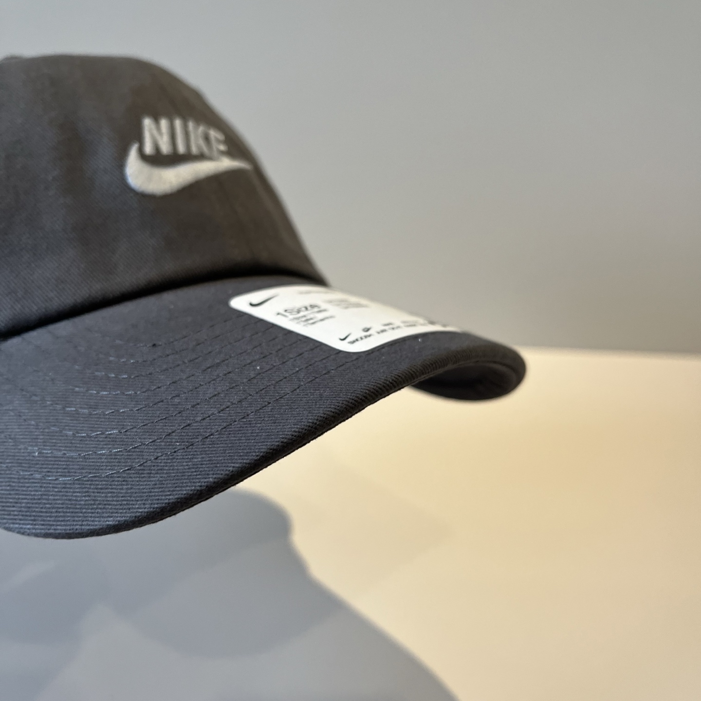 
潮牌🧢官网新品，棒球帽，原单品质火爆来袭 。🎩 工艺非常精美 高档大气上档次！低调奢华，方便携带！跑量