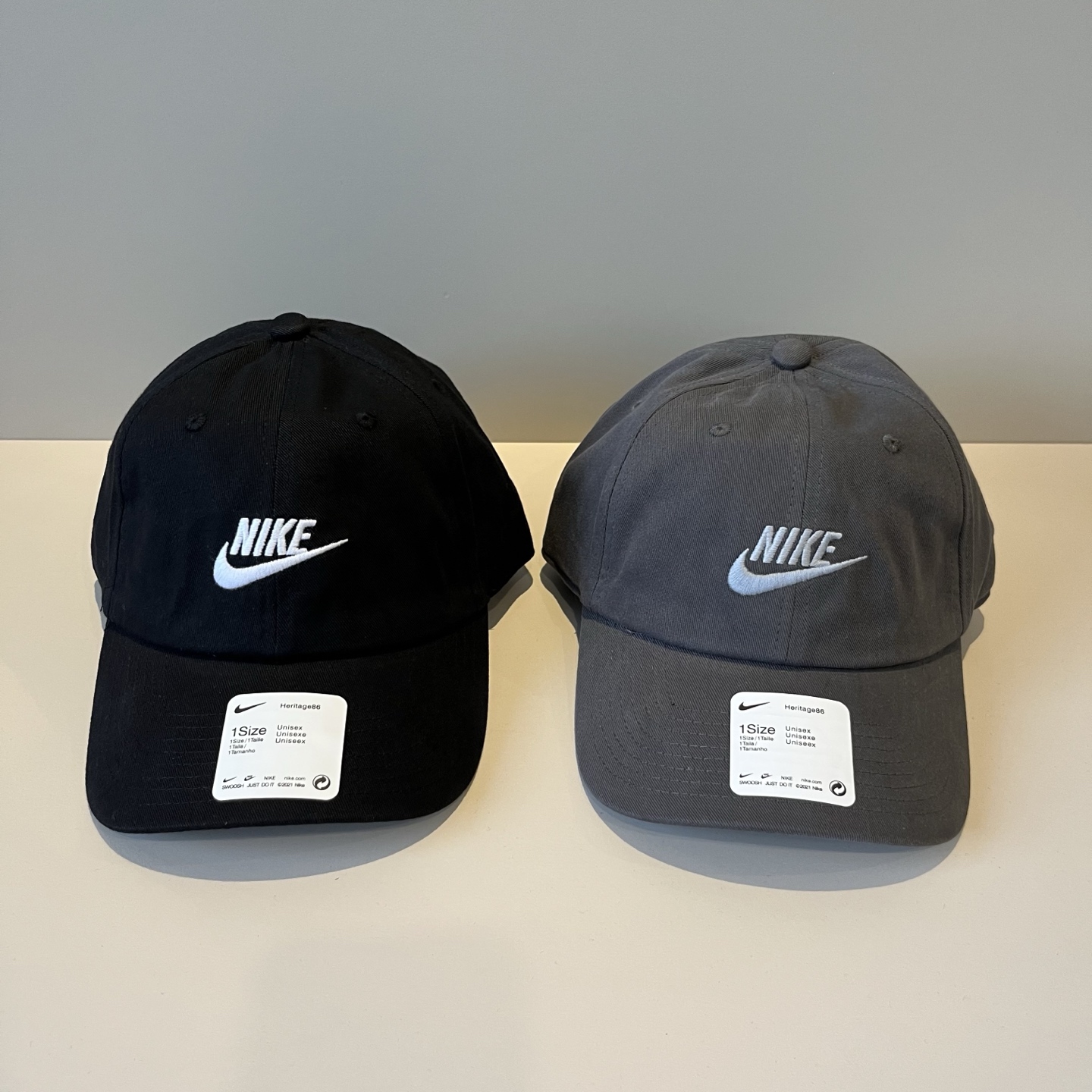 
潮牌🧢官网新品，棒球帽，原单品质火爆来袭 。🎩 工艺非常精美 高档大气上档次！低调奢华，方便携带！跑量