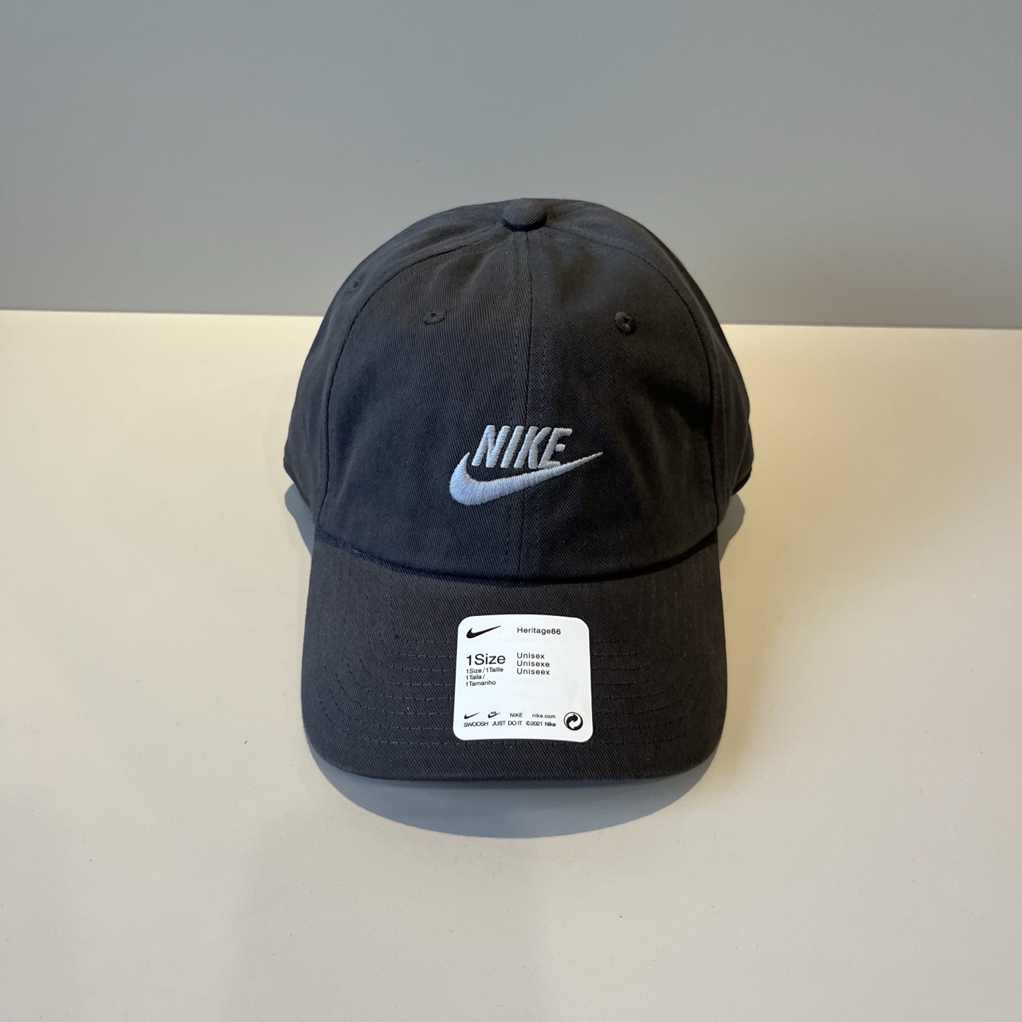 
潮牌🧢官网新品，棒球帽，原单品质火爆来袭 。🎩 工艺非常精美 高档大气上档次！低调奢华，方便携带！跑量