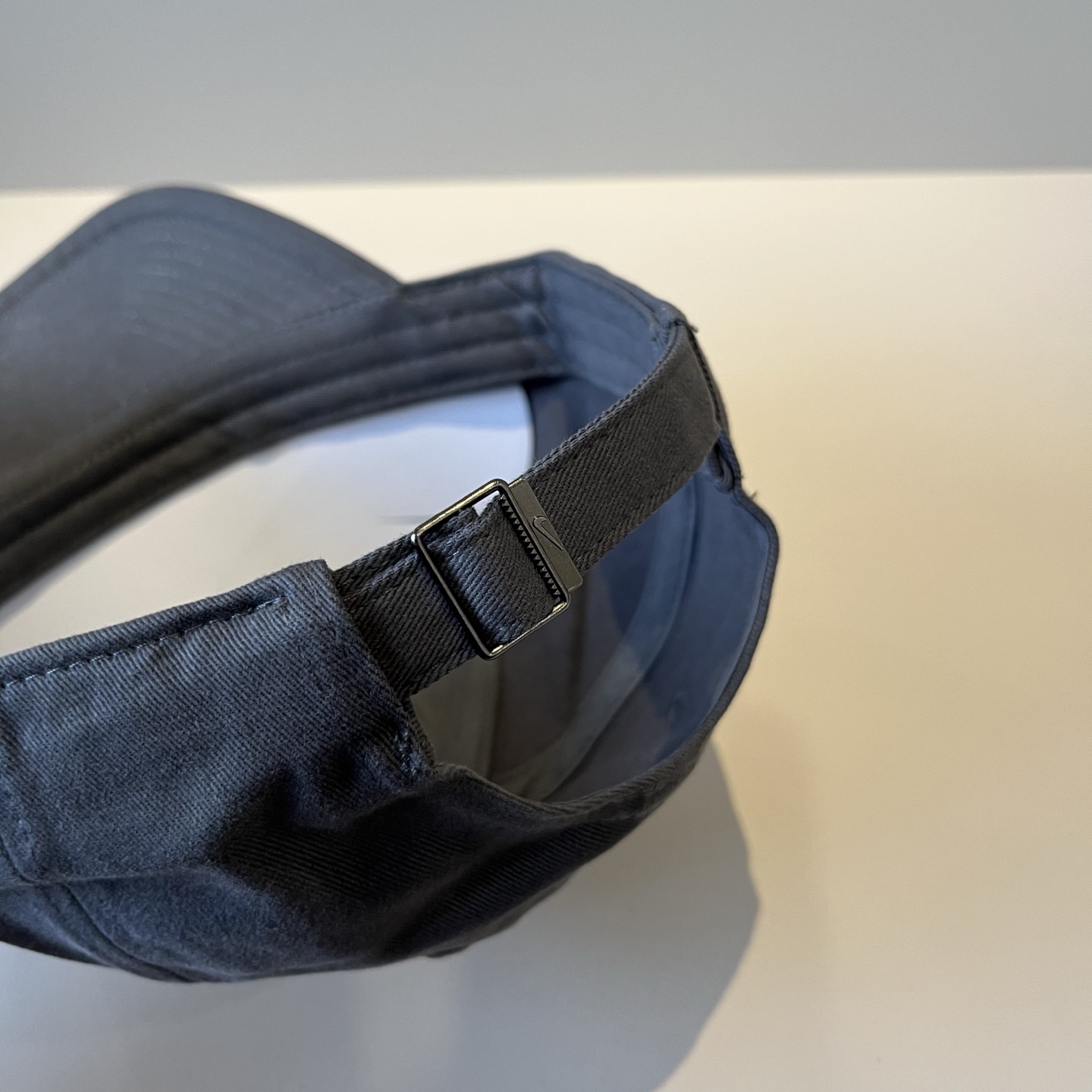 
潮牌🧢官网新品，棒球帽，原单品质火爆来袭 。🎩 工艺非常精美 高档大气上档次！低调奢华，方便携带！跑量