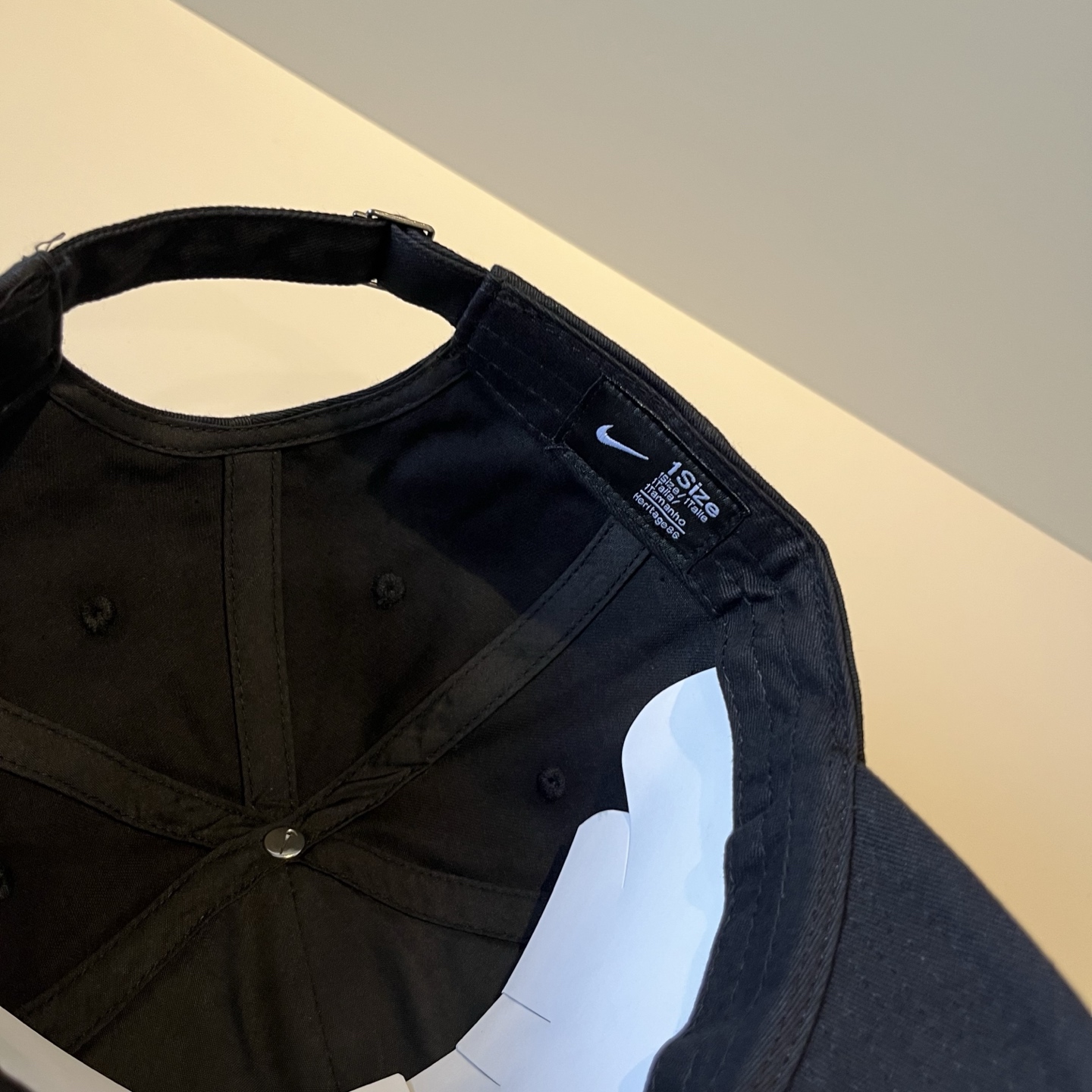 
潮牌🧢官网新品，棒球帽，原单品质火爆来袭 。🎩 工艺非常精美 高档大气上档次！低调奢华，方便携带！跑量